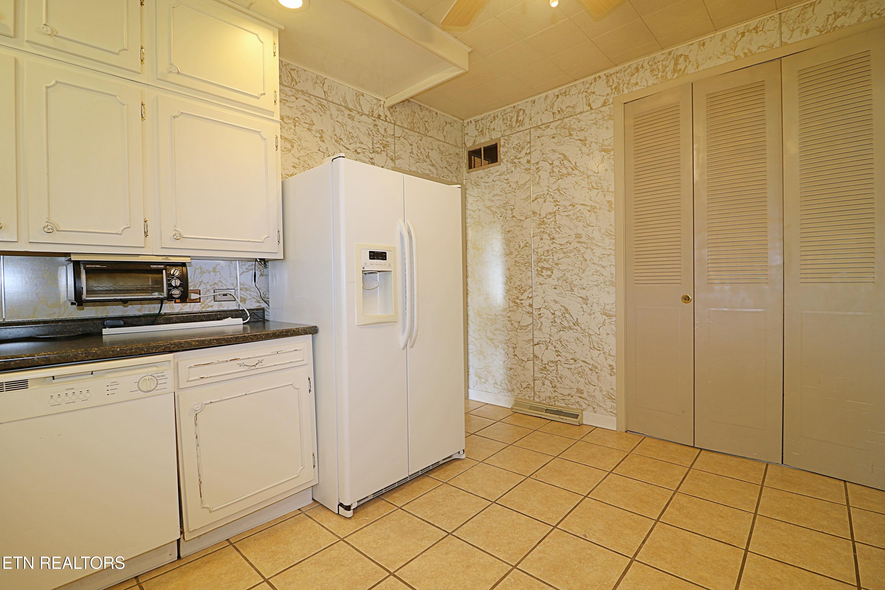 108 W 1st Avenue Oneida TN 37841