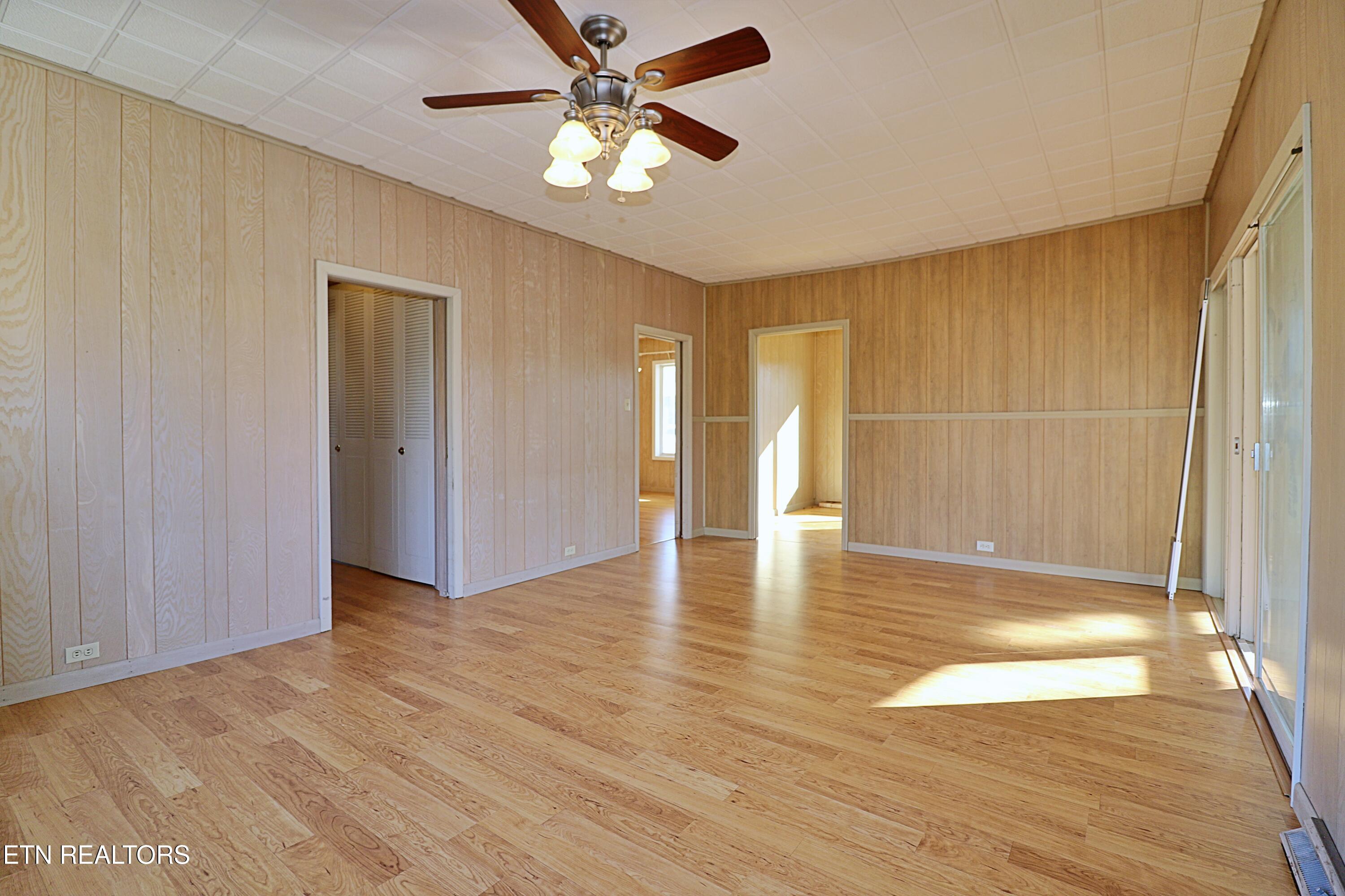 108 W 1st Avenue Oneida TN 37841