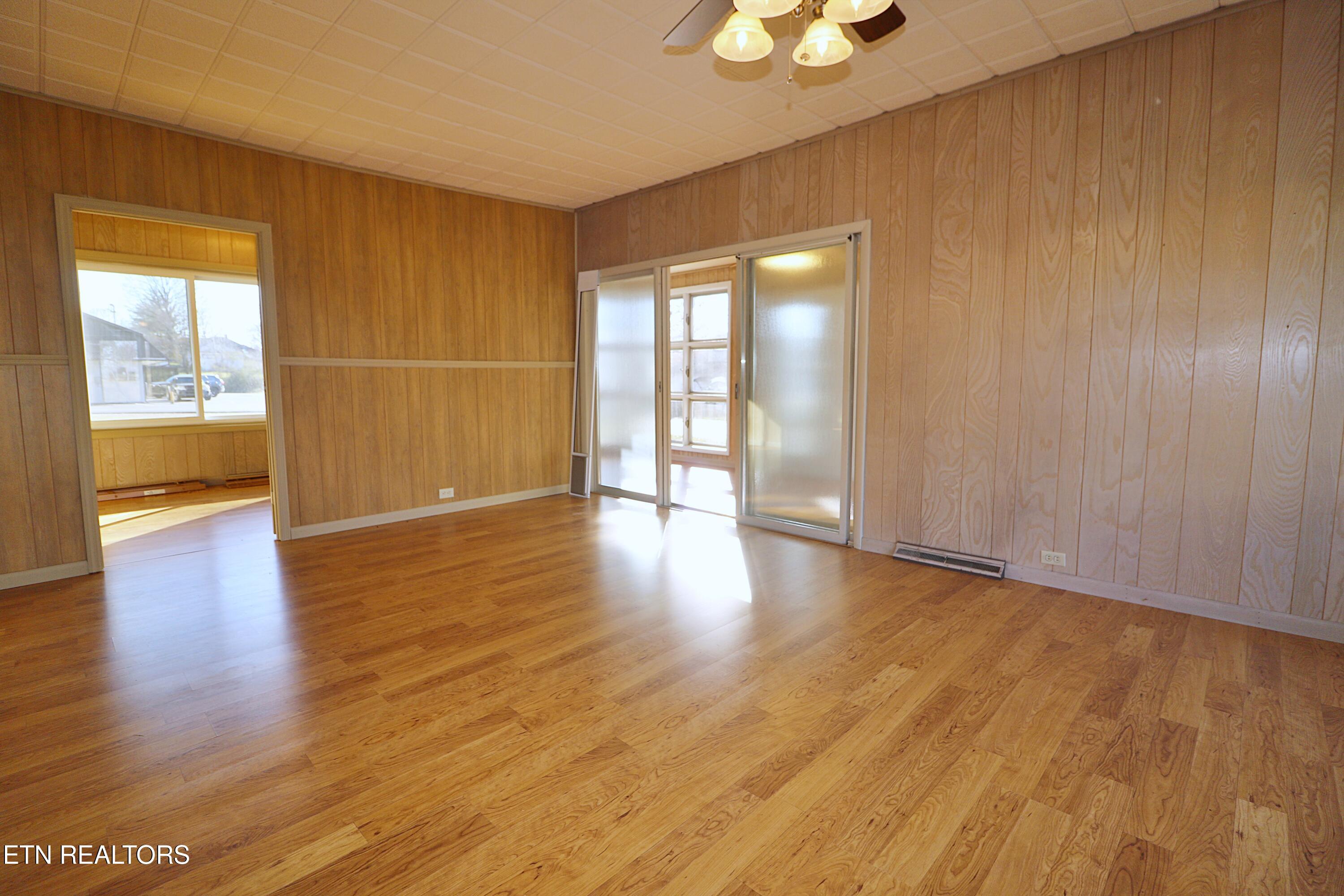 108 W 1st Avenue Oneida TN 37841