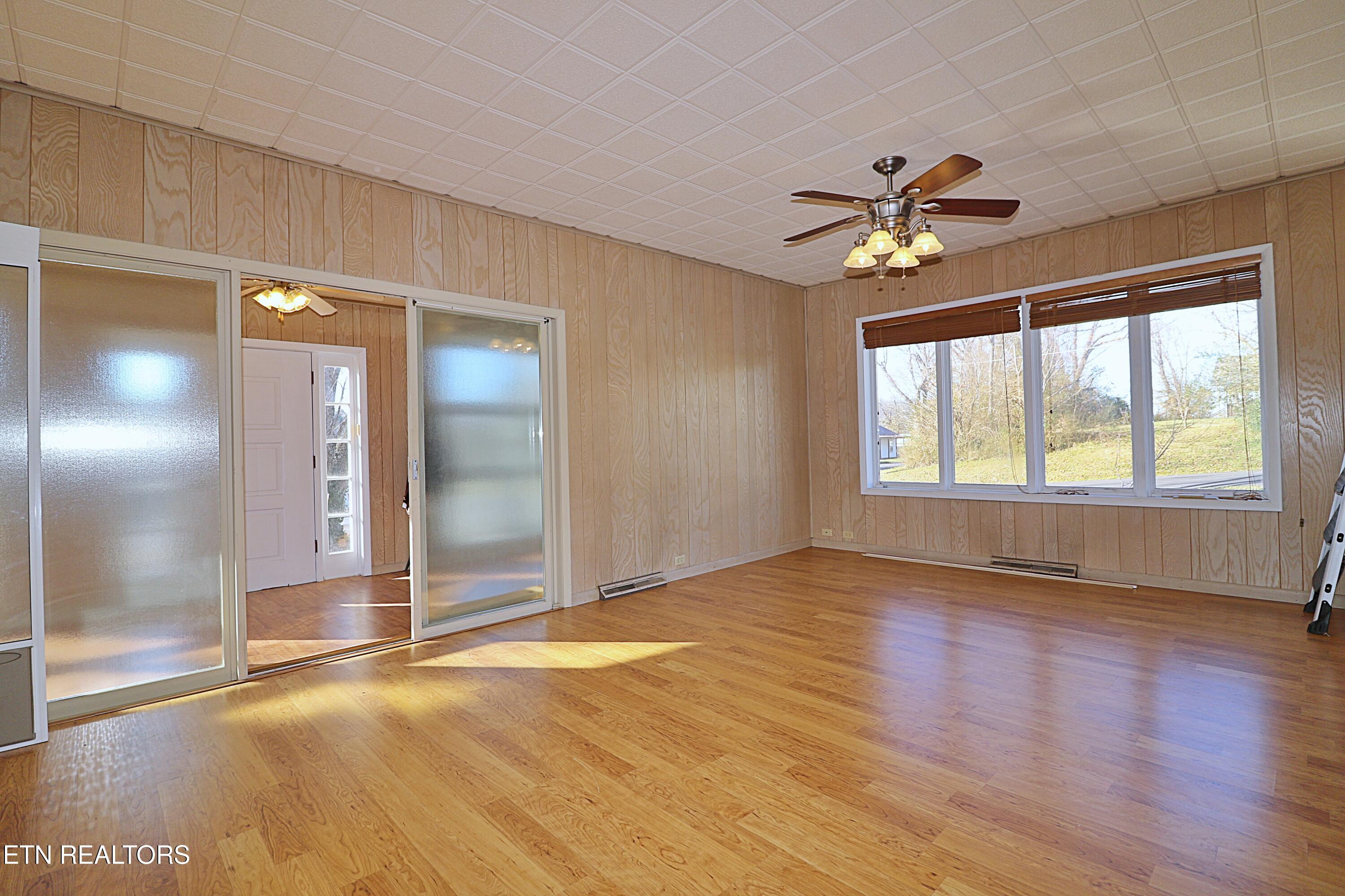 108 W 1st Avenue Oneida TN 37841