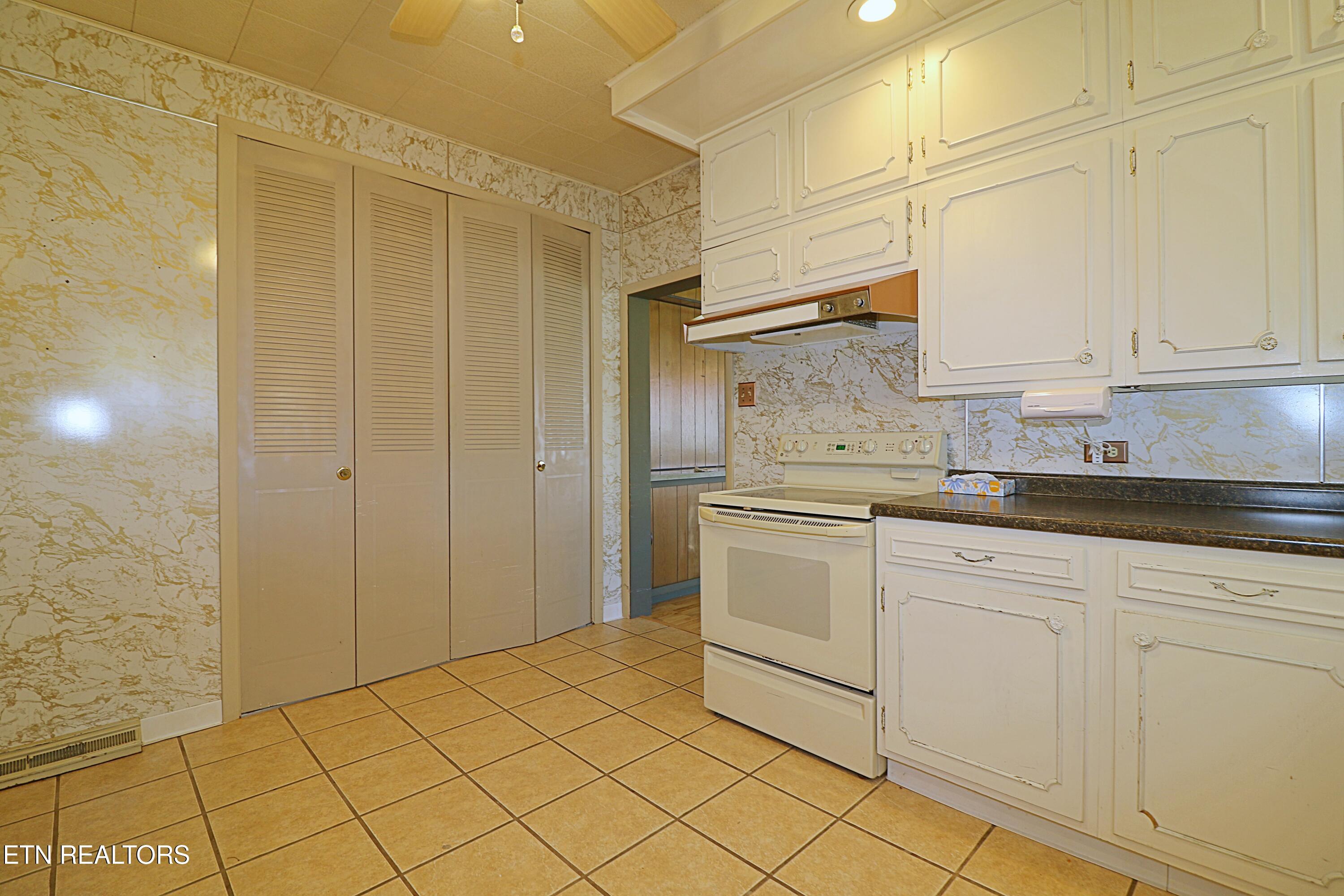 108 W 1st Avenue Oneida TN 37841