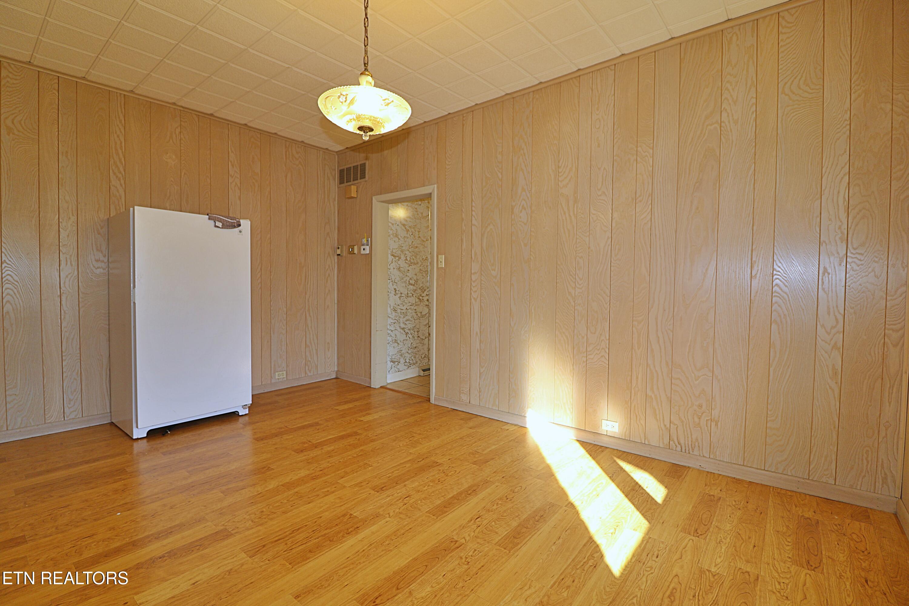 108 W 1st Avenue Oneida TN 37841