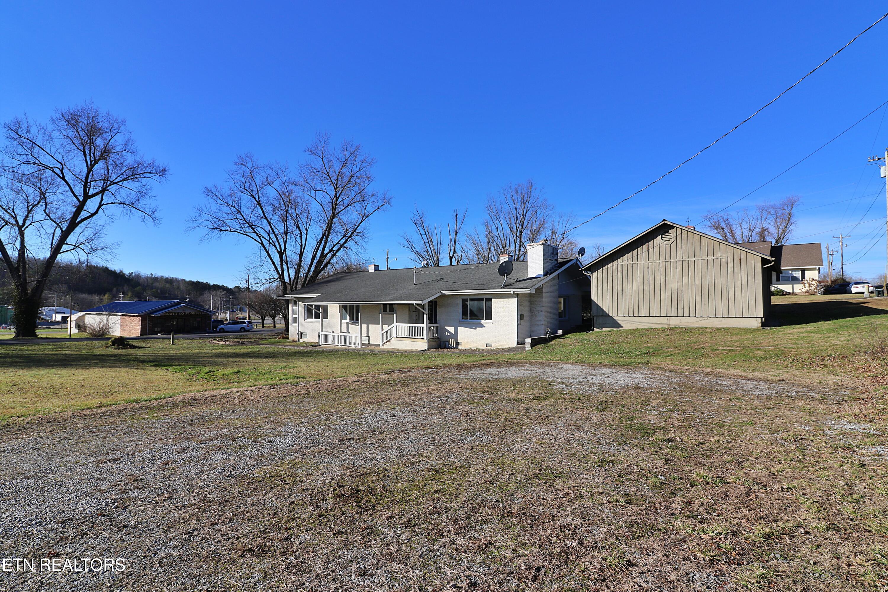 108 W 1st Avenue Oneida TN 37841