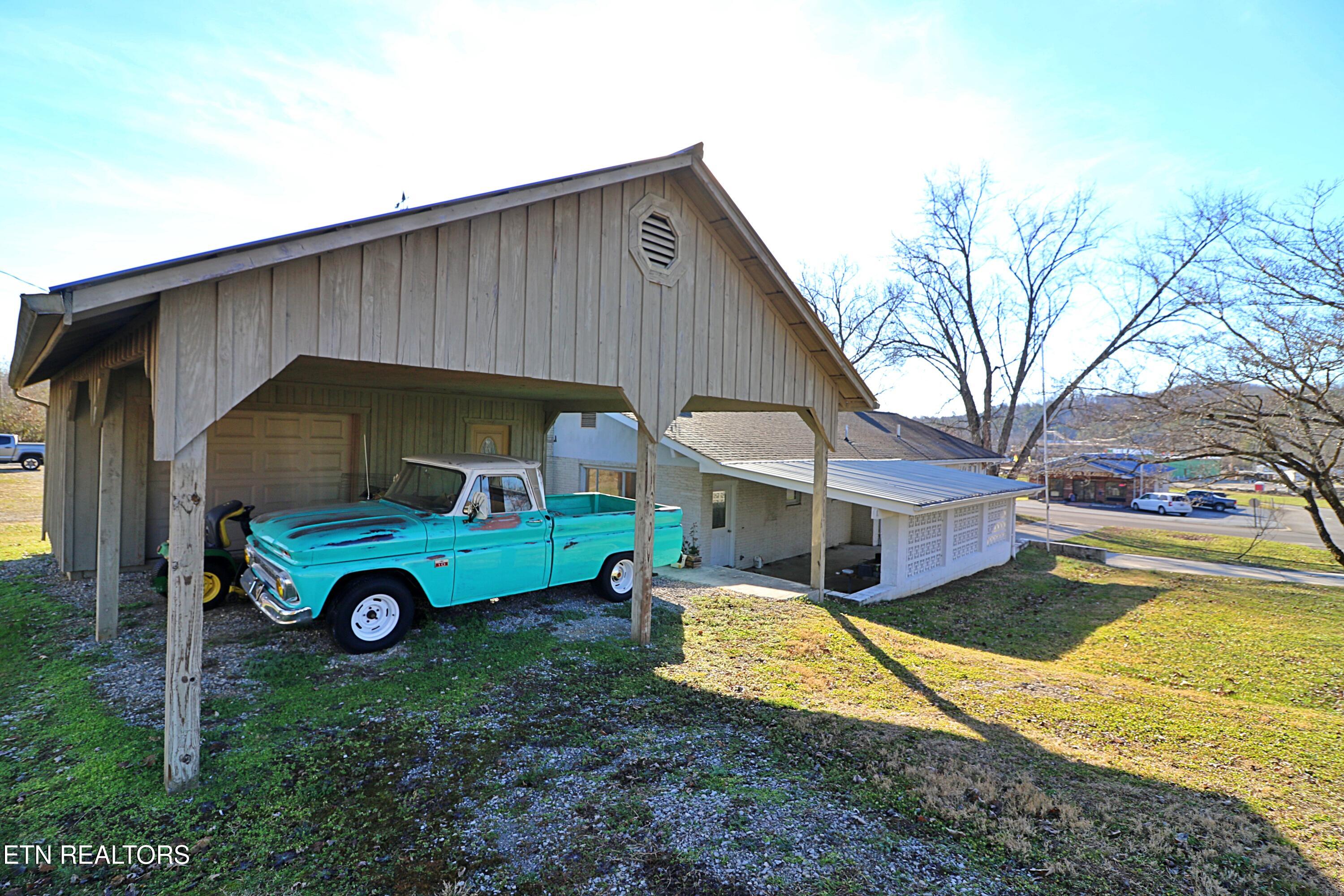 108 W 1st Avenue Oneida TN 37841