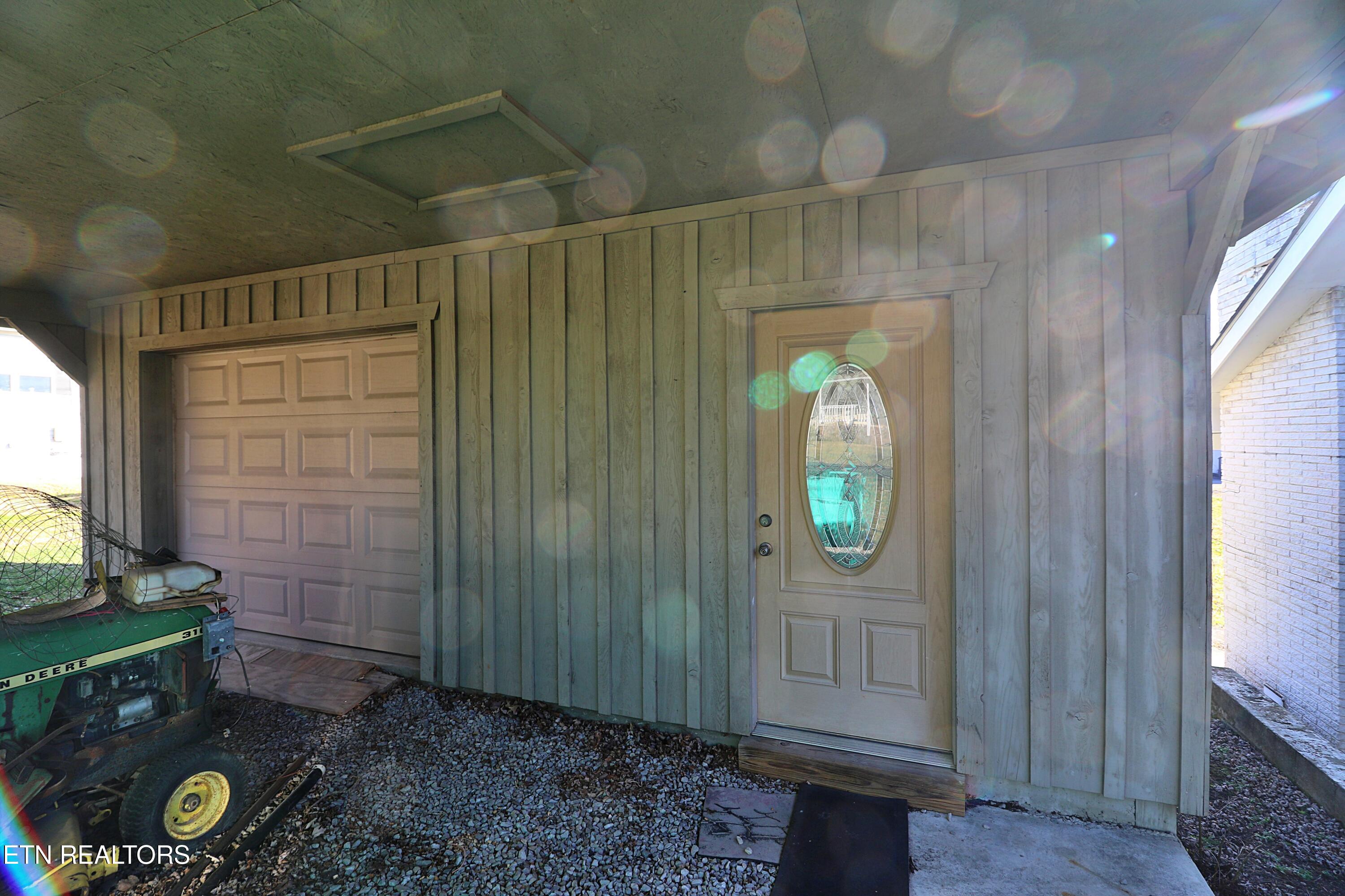 108 W 1st Avenue Oneida TN 37841
