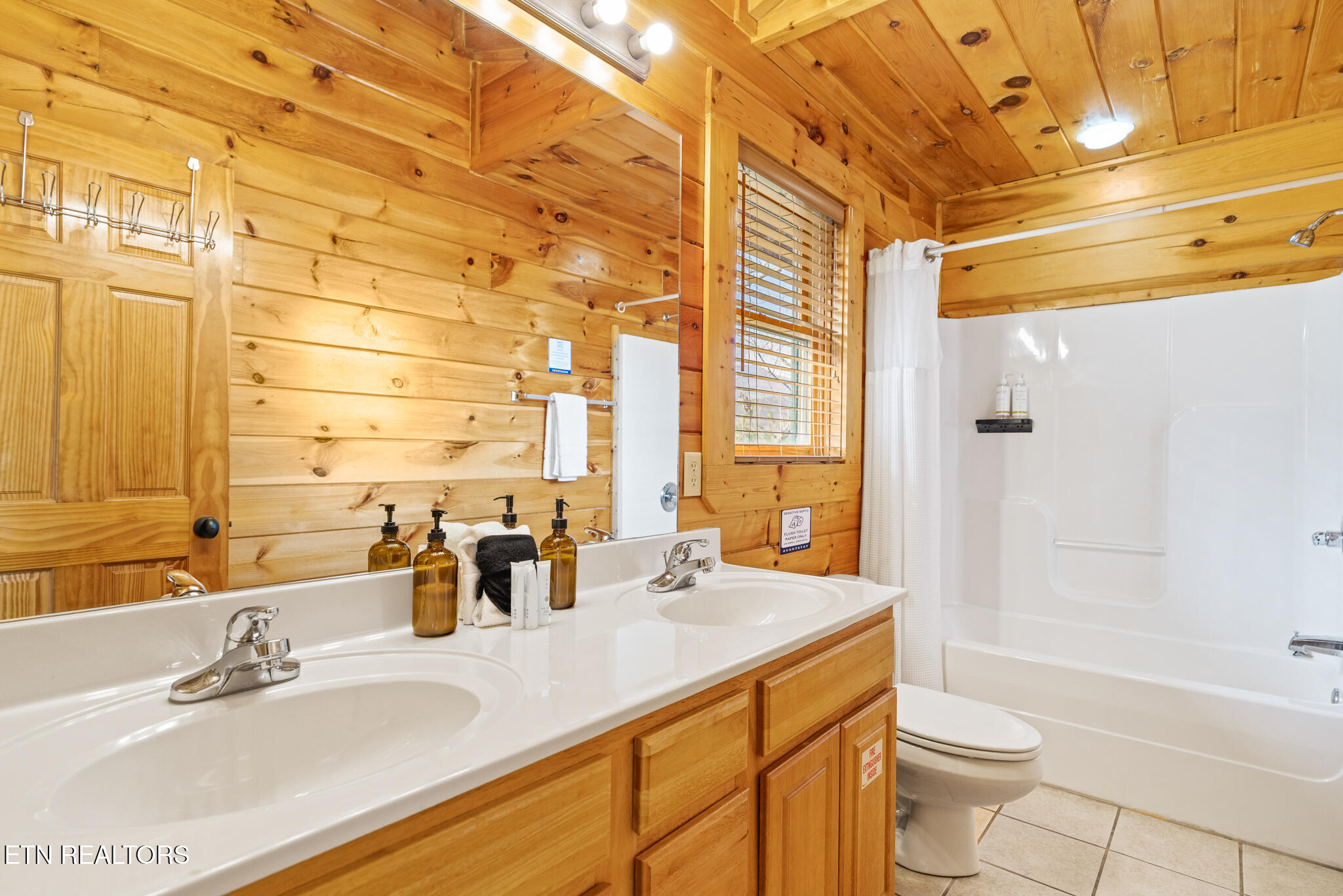 1734 Summit View Way Pigeon Forge TN 37862