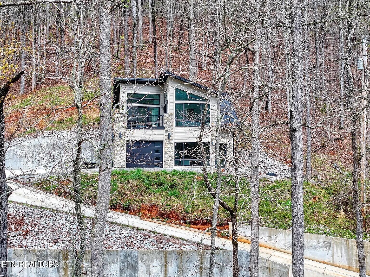 318 Carp Lane Lafollette TN 37766