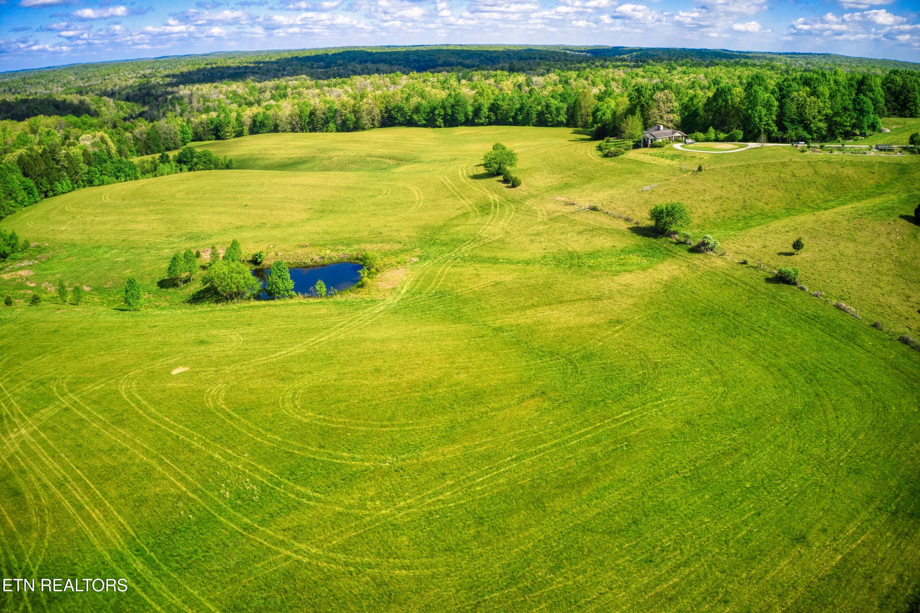 1043 Range Cemetery Road Allardt TN 38504