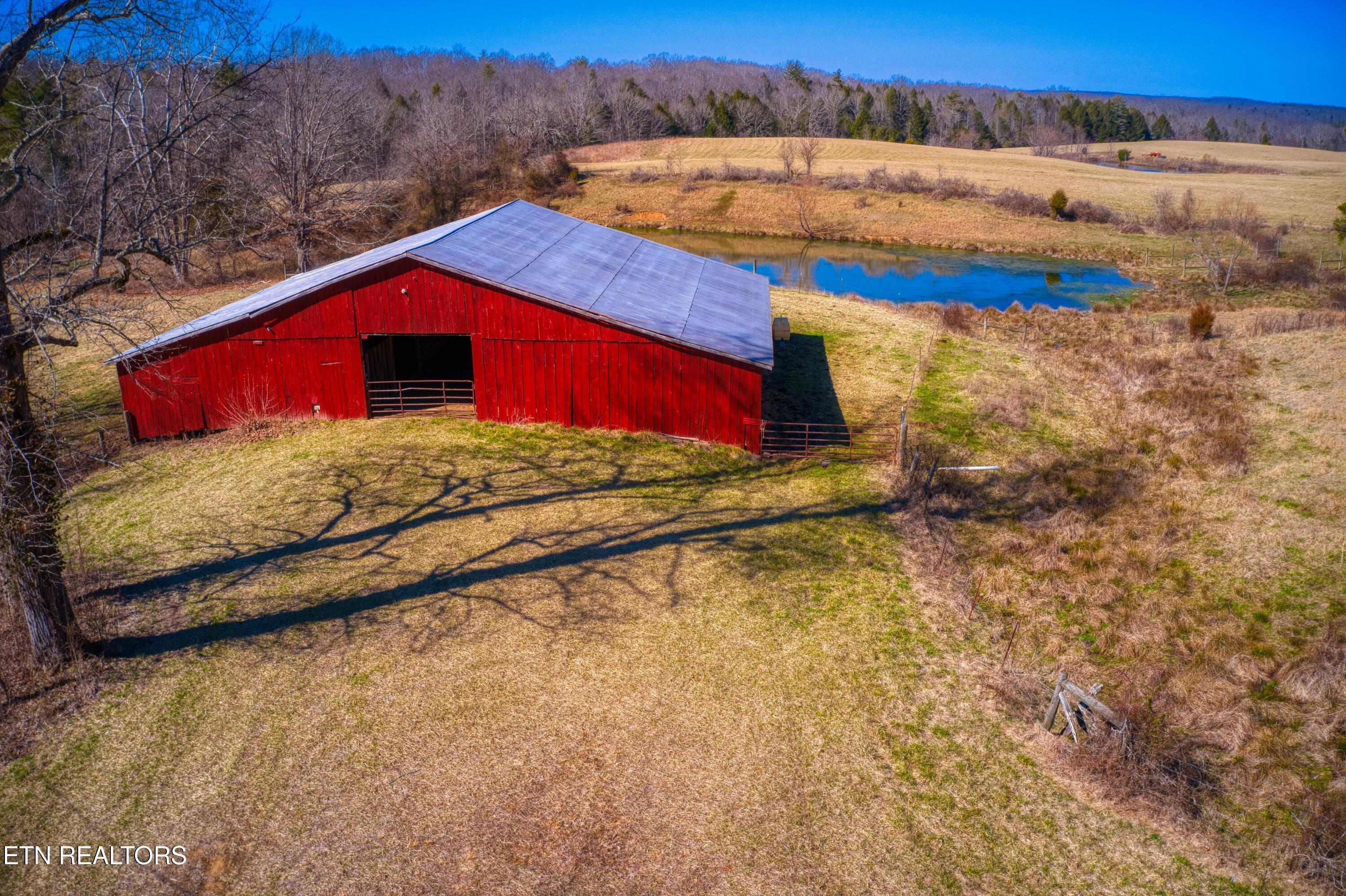 1043 Range Cemetery Road Allardt TN 38504