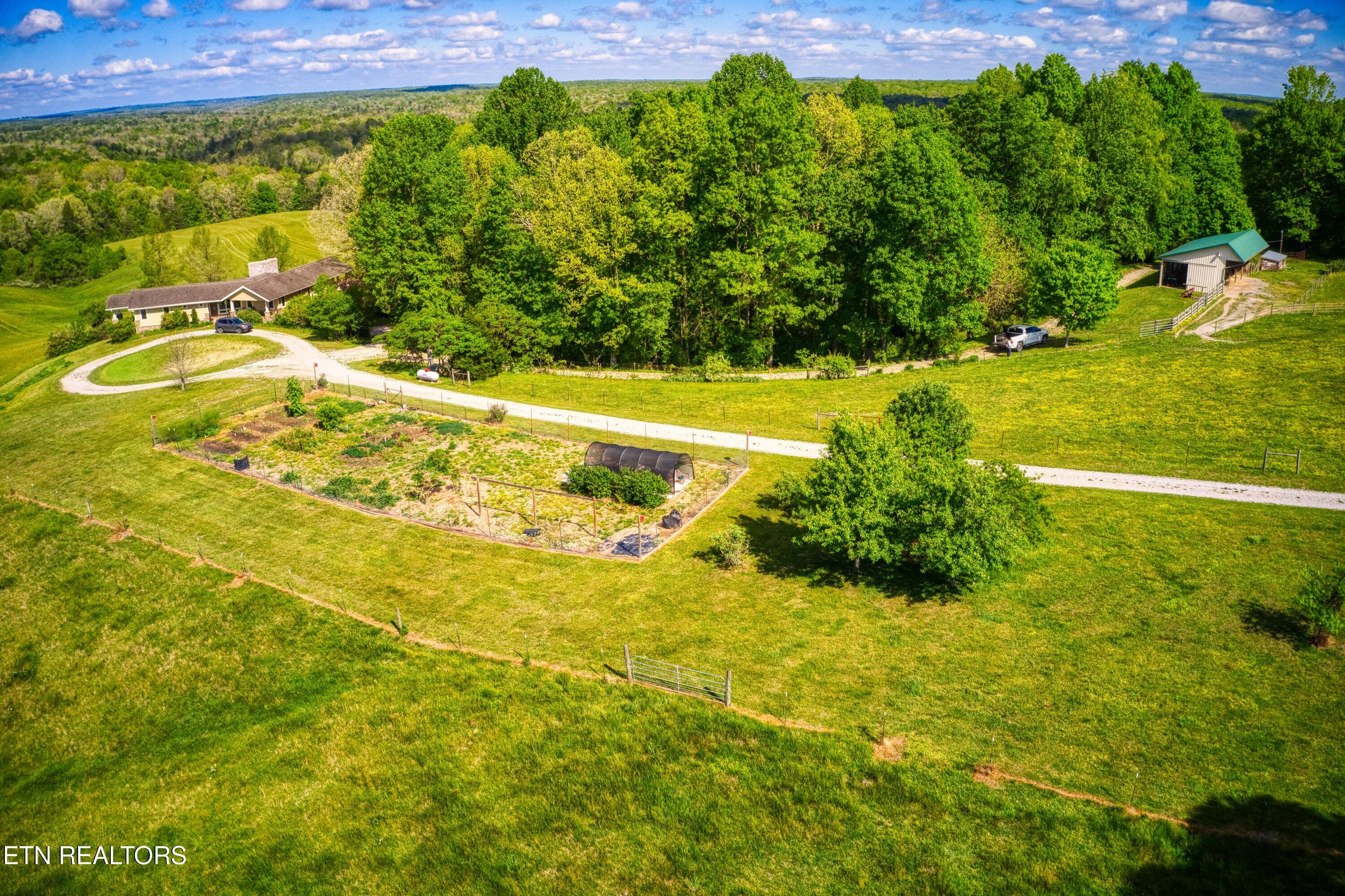 1043 Range Cemetery Road Allardt TN 38504