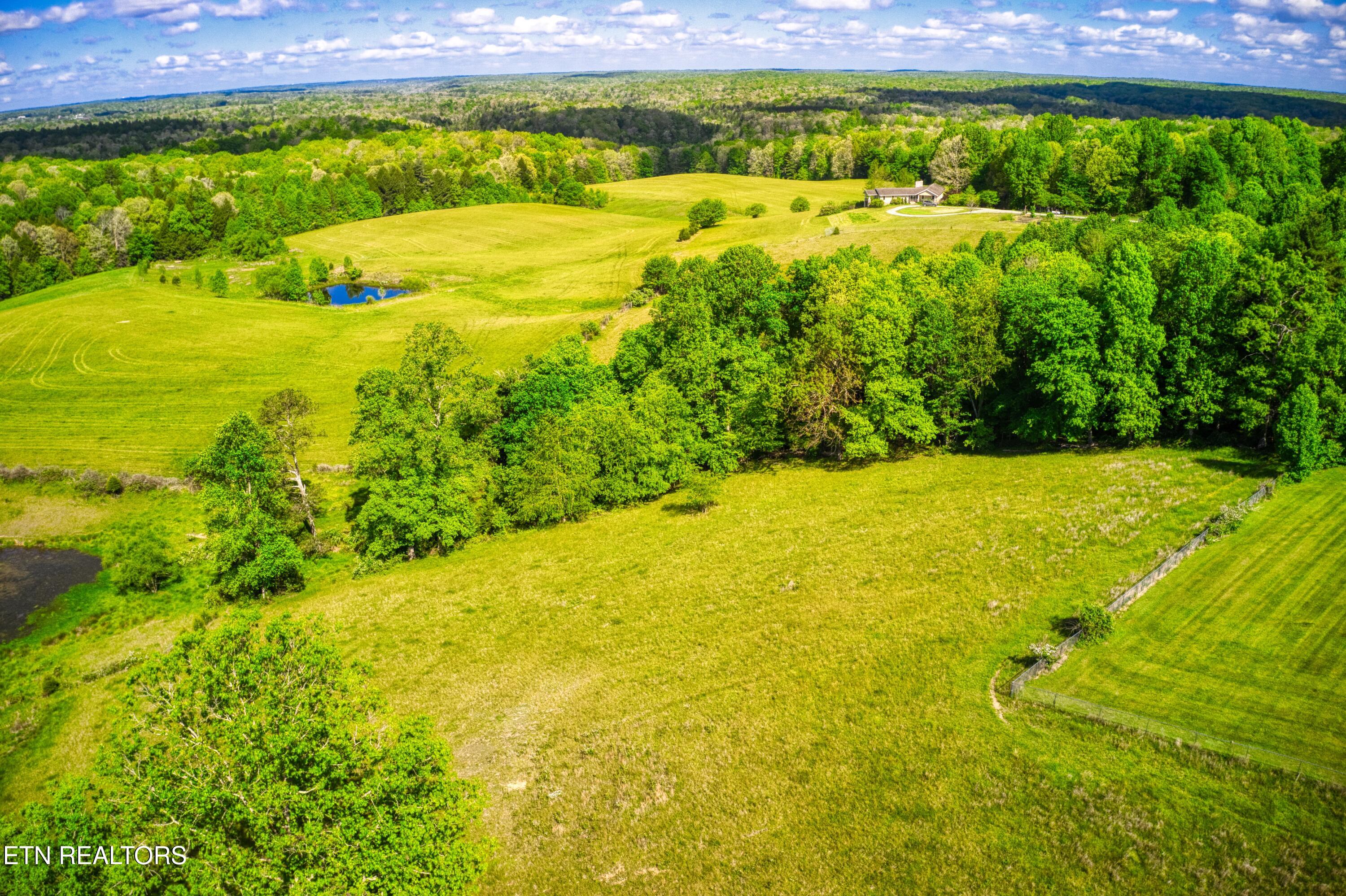 1043 Range Cemetery Road Allardt TN 38504