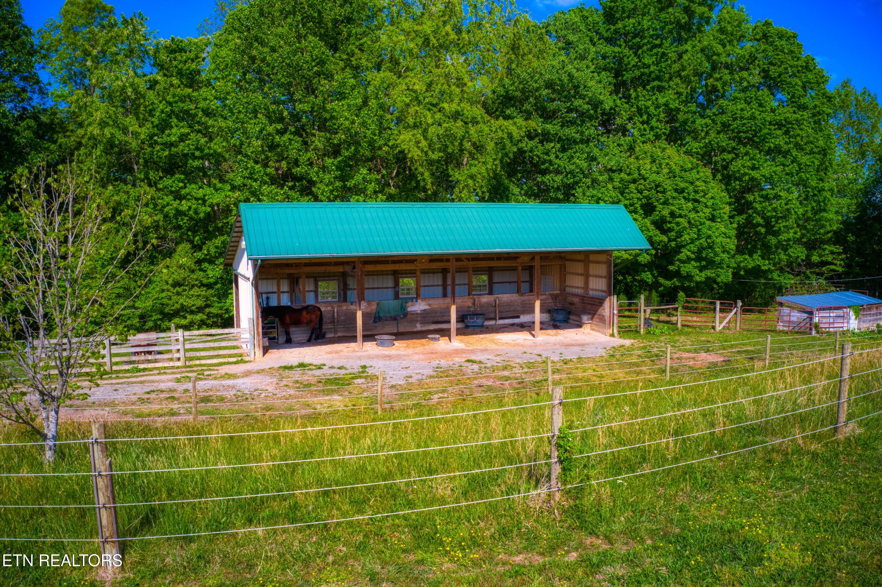 1043 Range Cemetery Road Allardt TN 38504