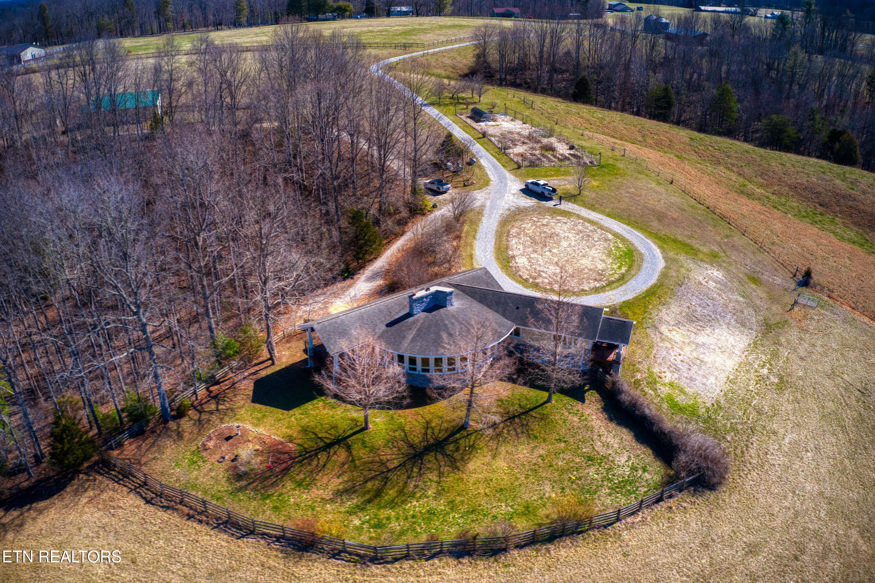 1043 Range Cemetery Road Allardt TN 38504