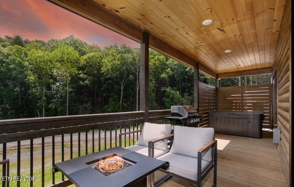 568 Warbonnet Way Pigeon Forge TN 37863