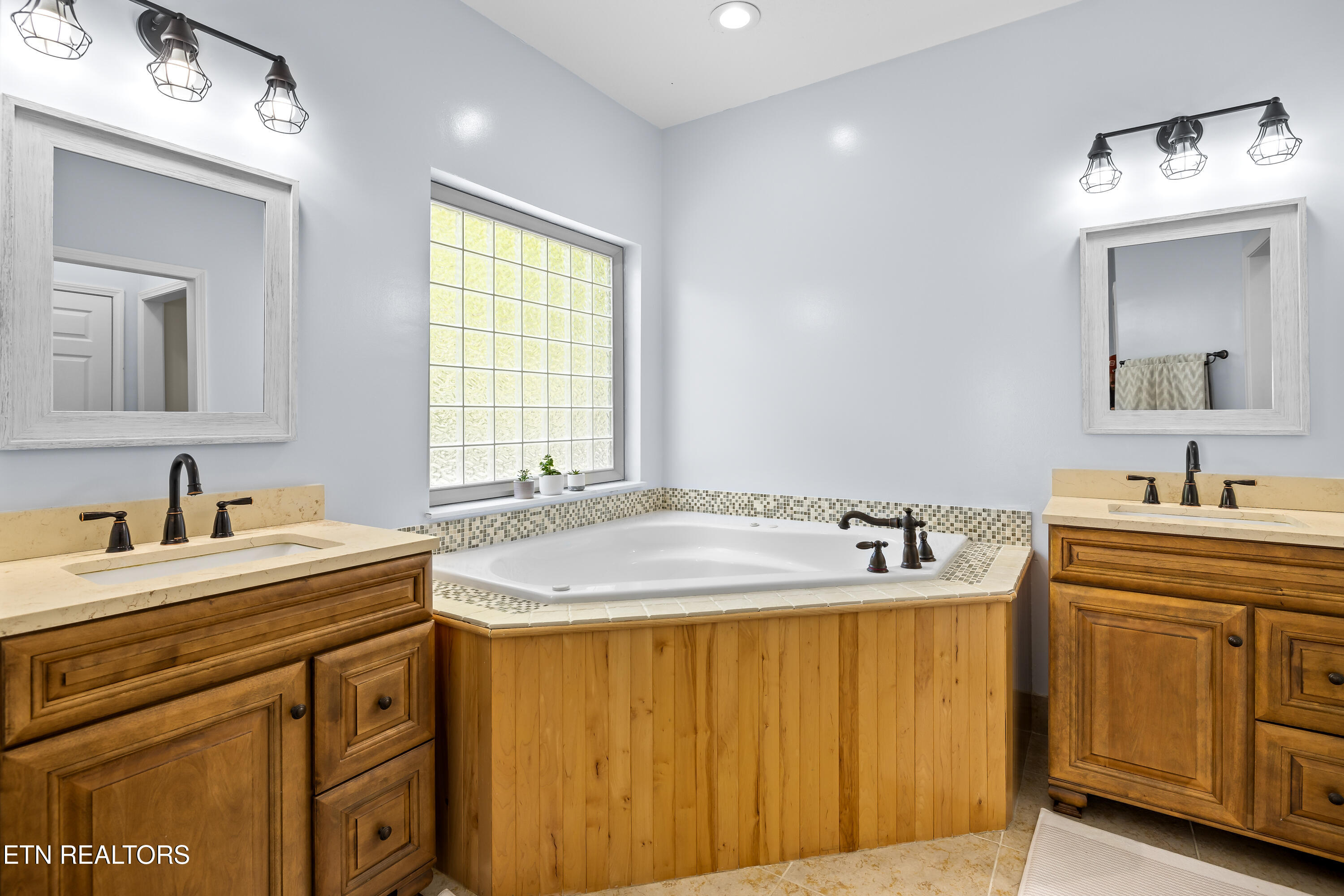 1304 Apache Court Maryville TN 37801