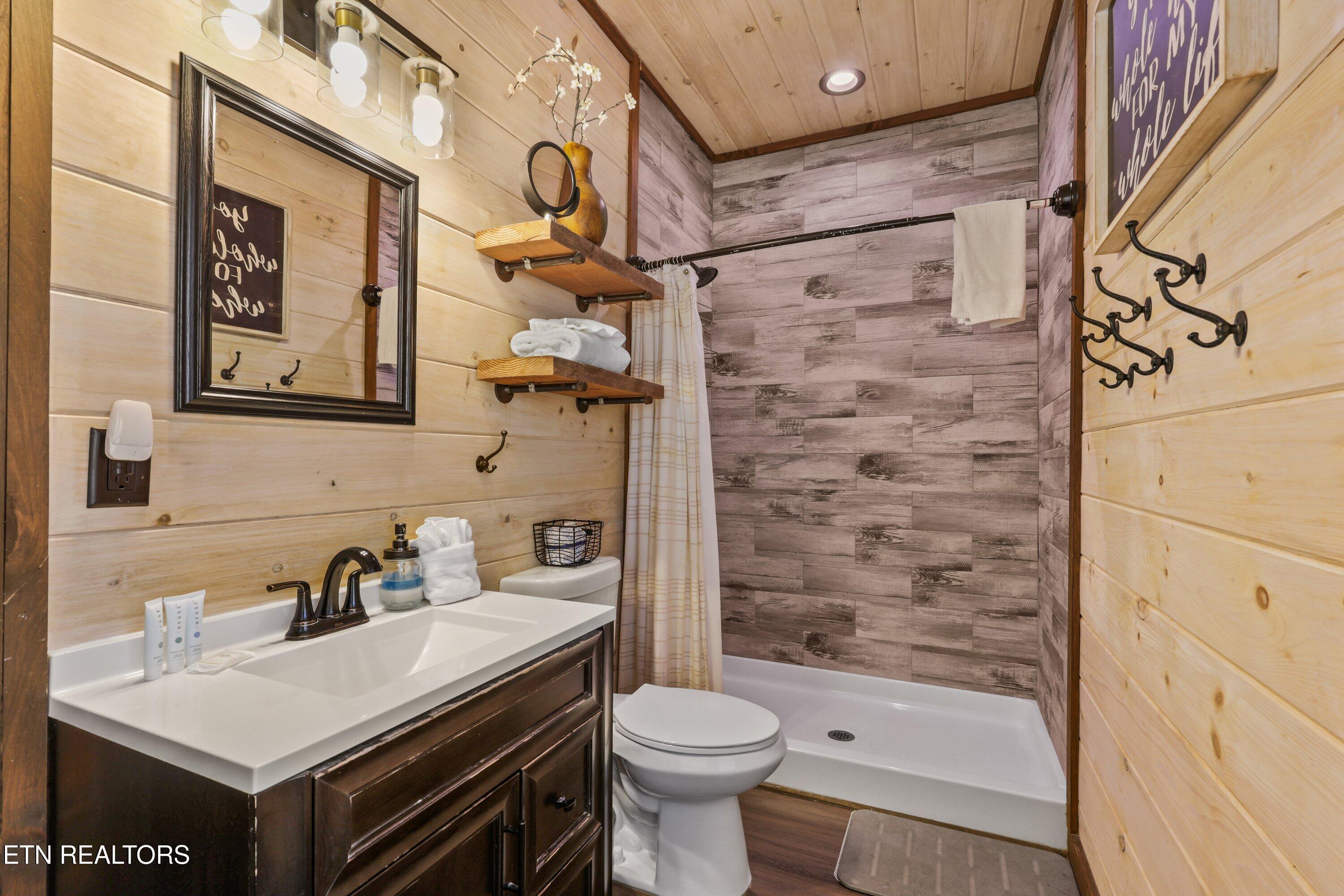 2529 Mountain Holly Way Sevierville TN 37862