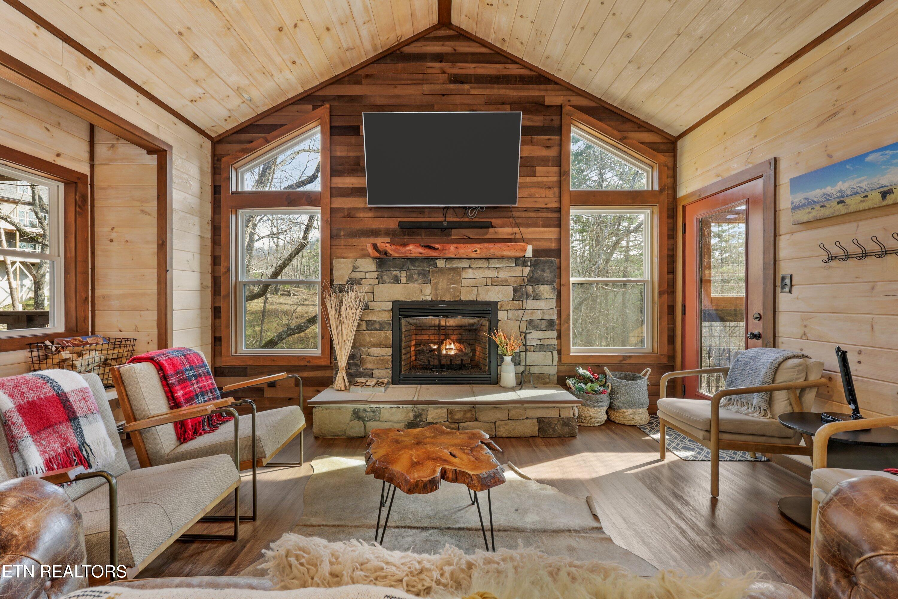 2529 Mountain Holly Way Sevierville TN 37862