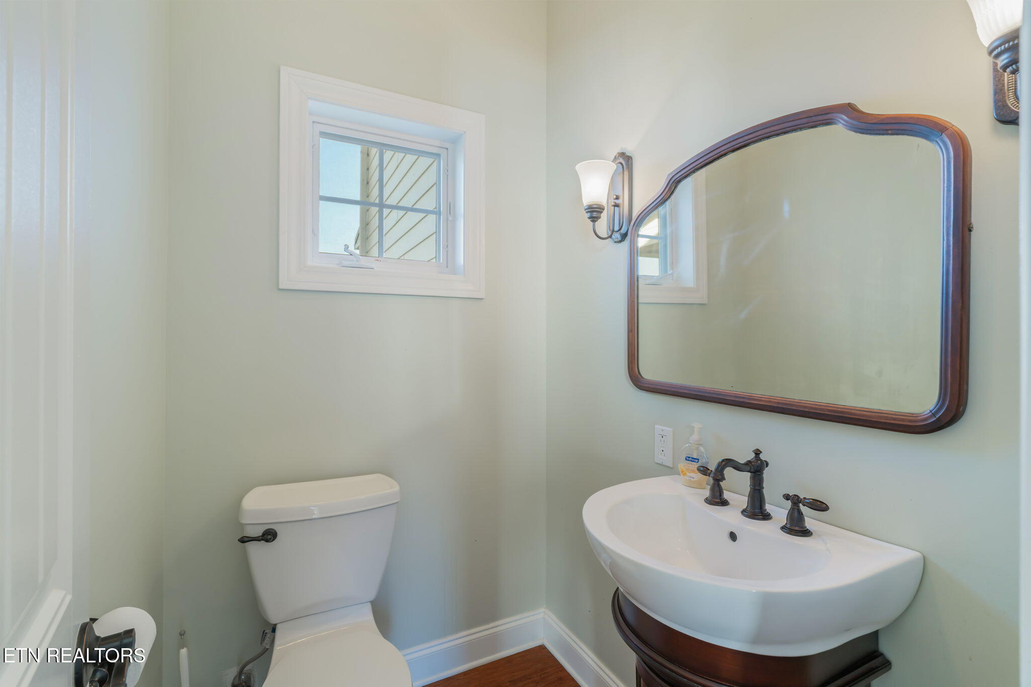 321 Peach Orchard Road Clinton TN 37716