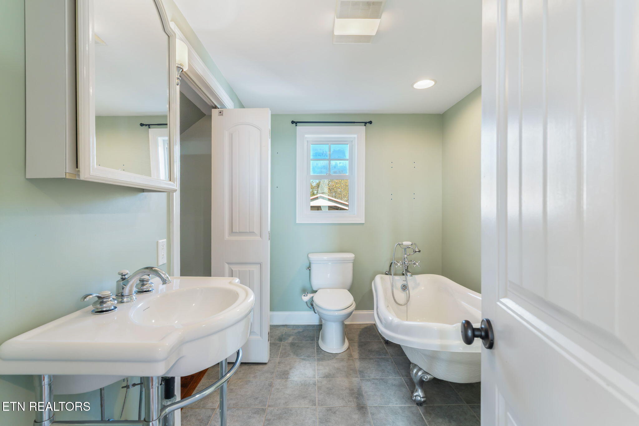 321 Peach Orchard Road Clinton TN 37716