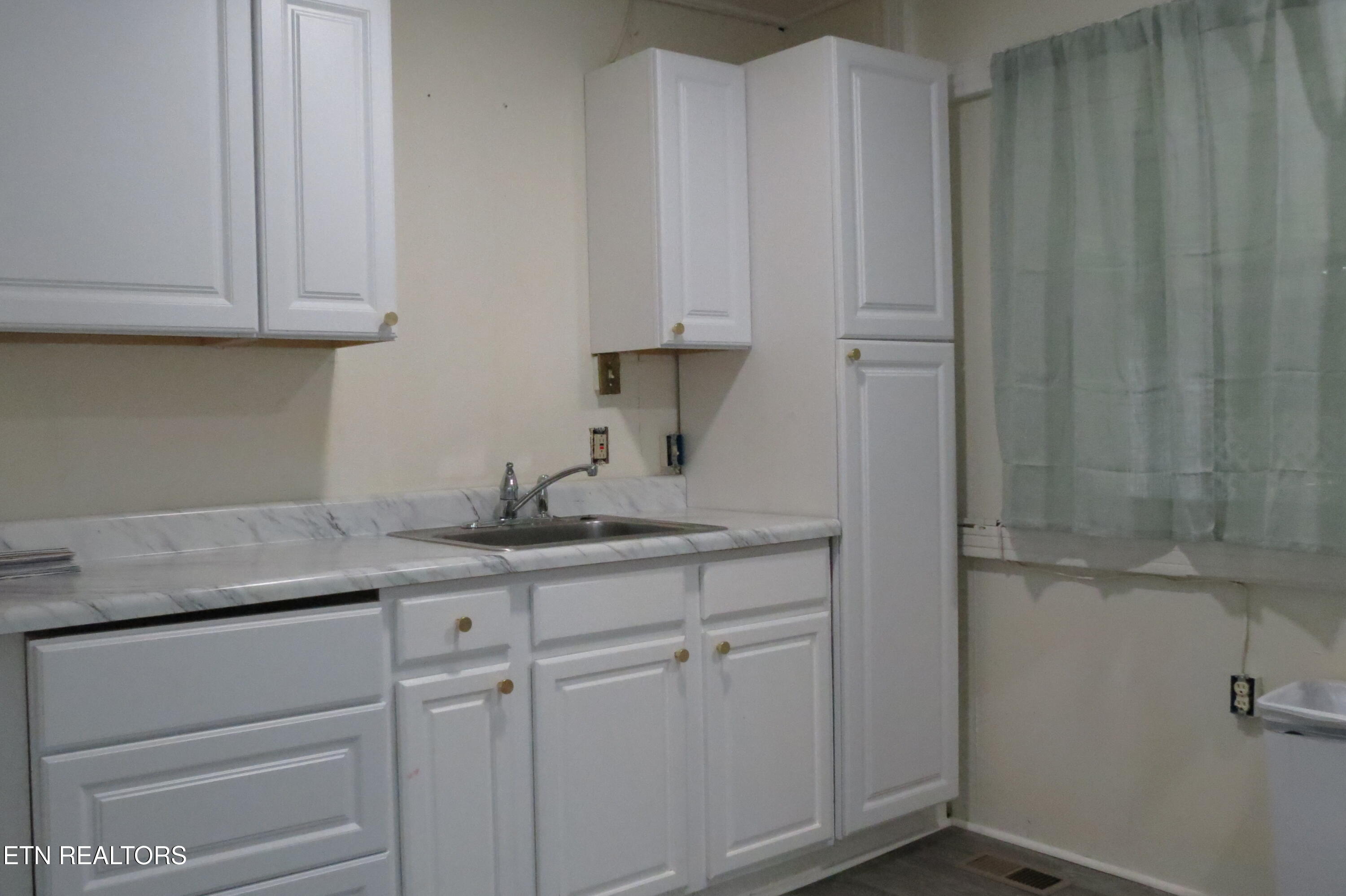 122 Atlanta Road Oak Ridge TN 37830
