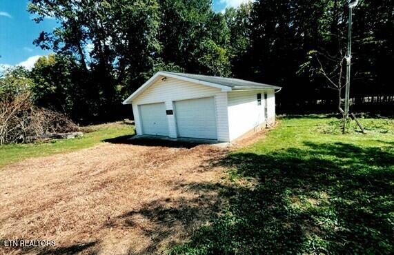 1648 Dutch Valley Road Clinton TN 37716
