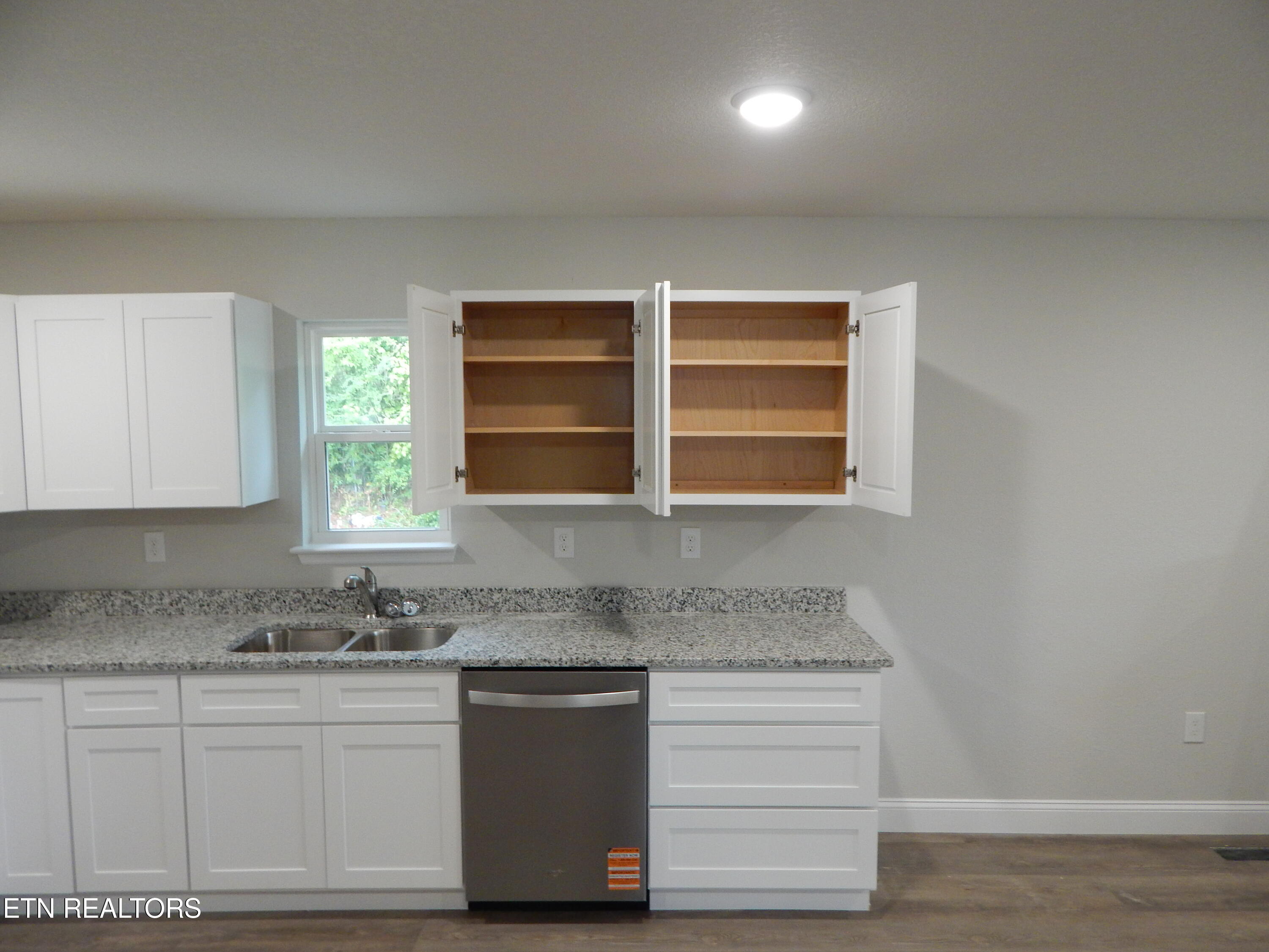 201 Kelsey Street Etowah TN 37331