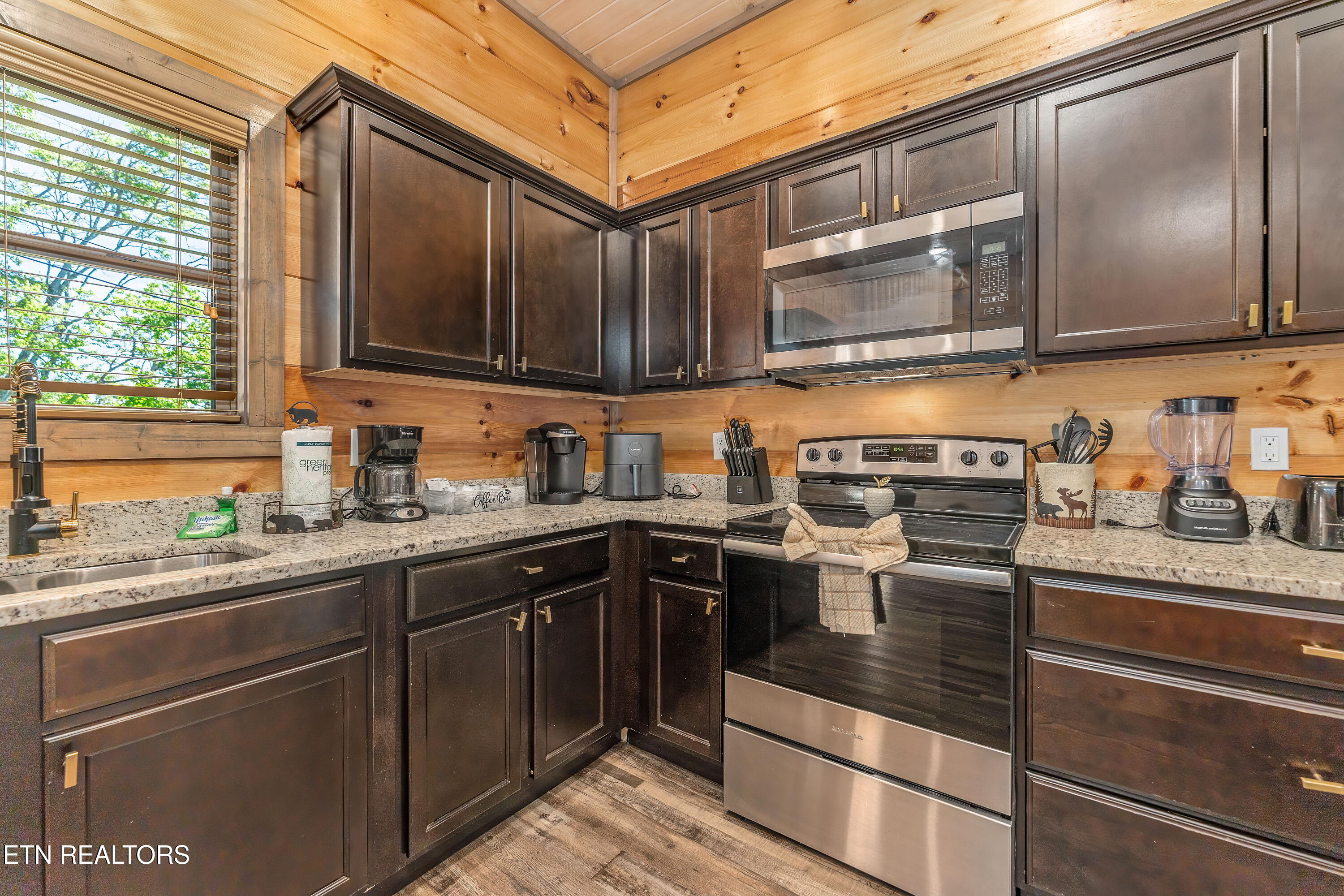 2127 Eagle Feather Drive Sevierville TN 37876