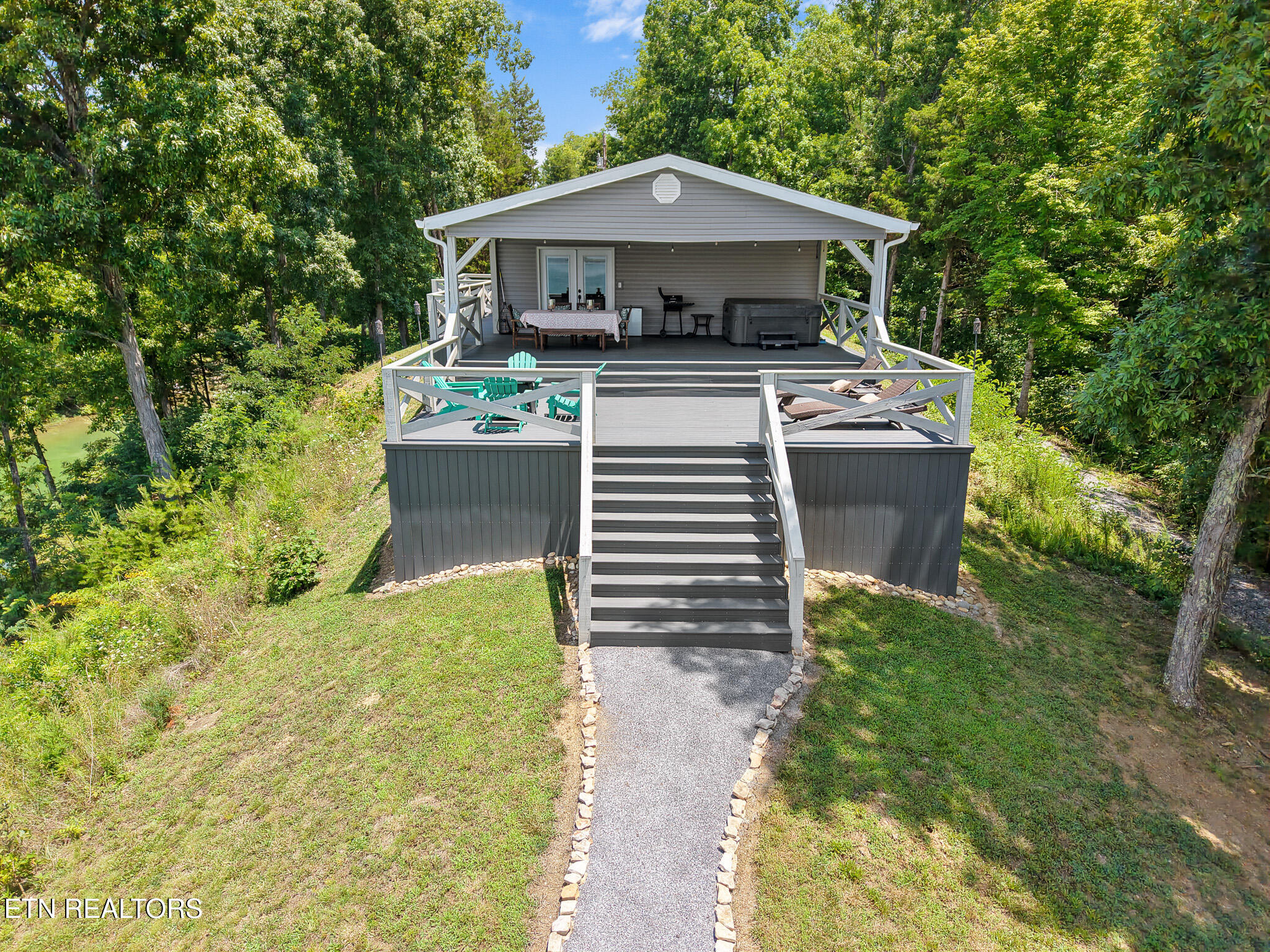 2023 Paradise Hills Road Dandridge TN 37725