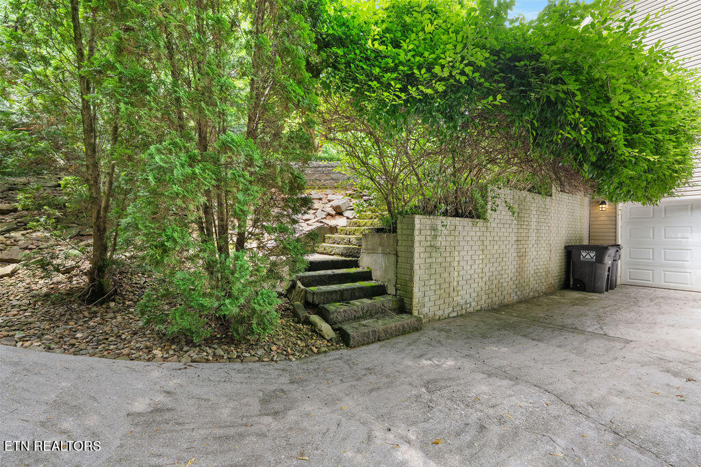210 Wahuhu Lane Loudon TN 37774
