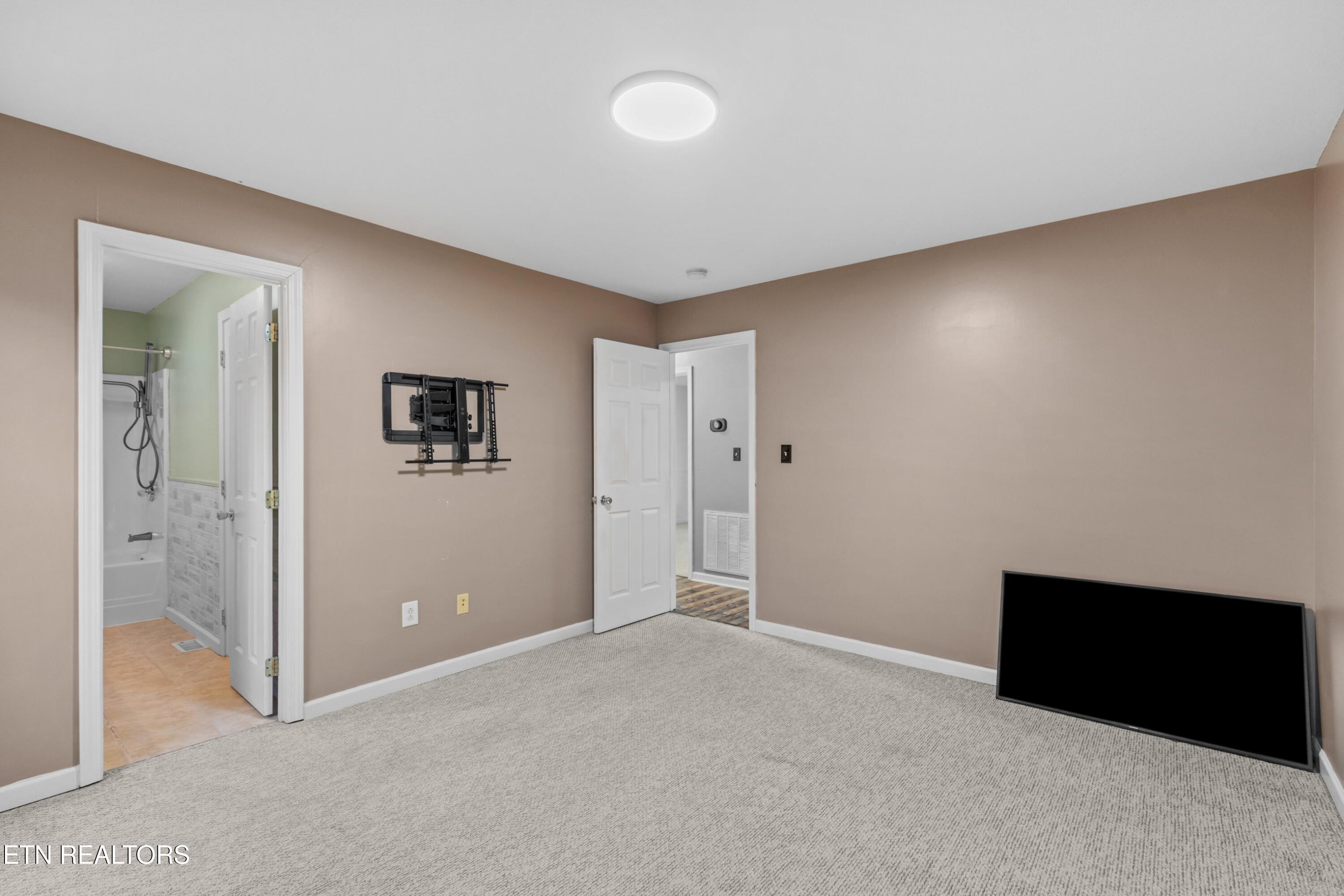 202 Sandy Circle Lafollette TN 37766