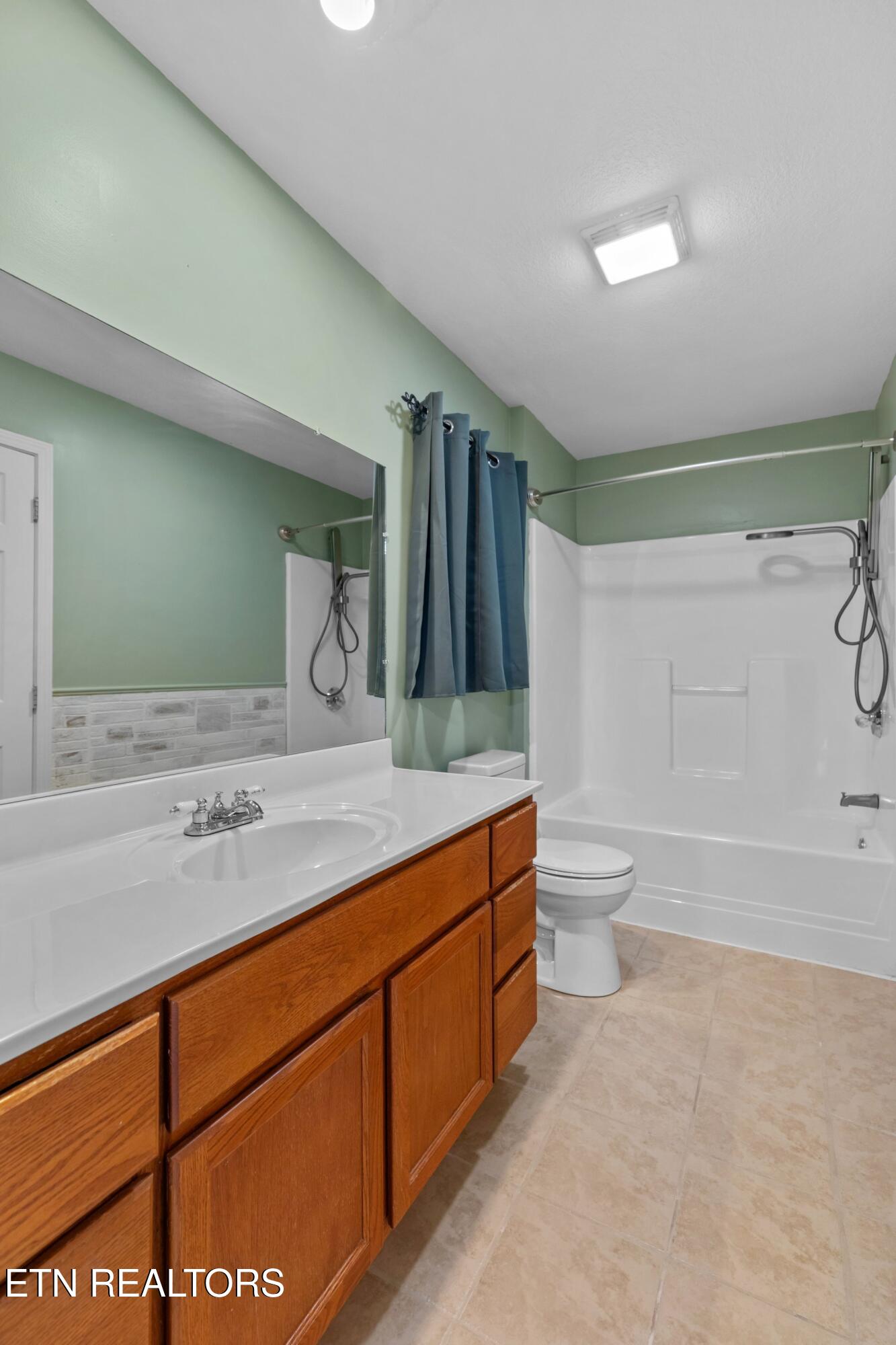 202 Sandy Circle Lafollette TN 37766