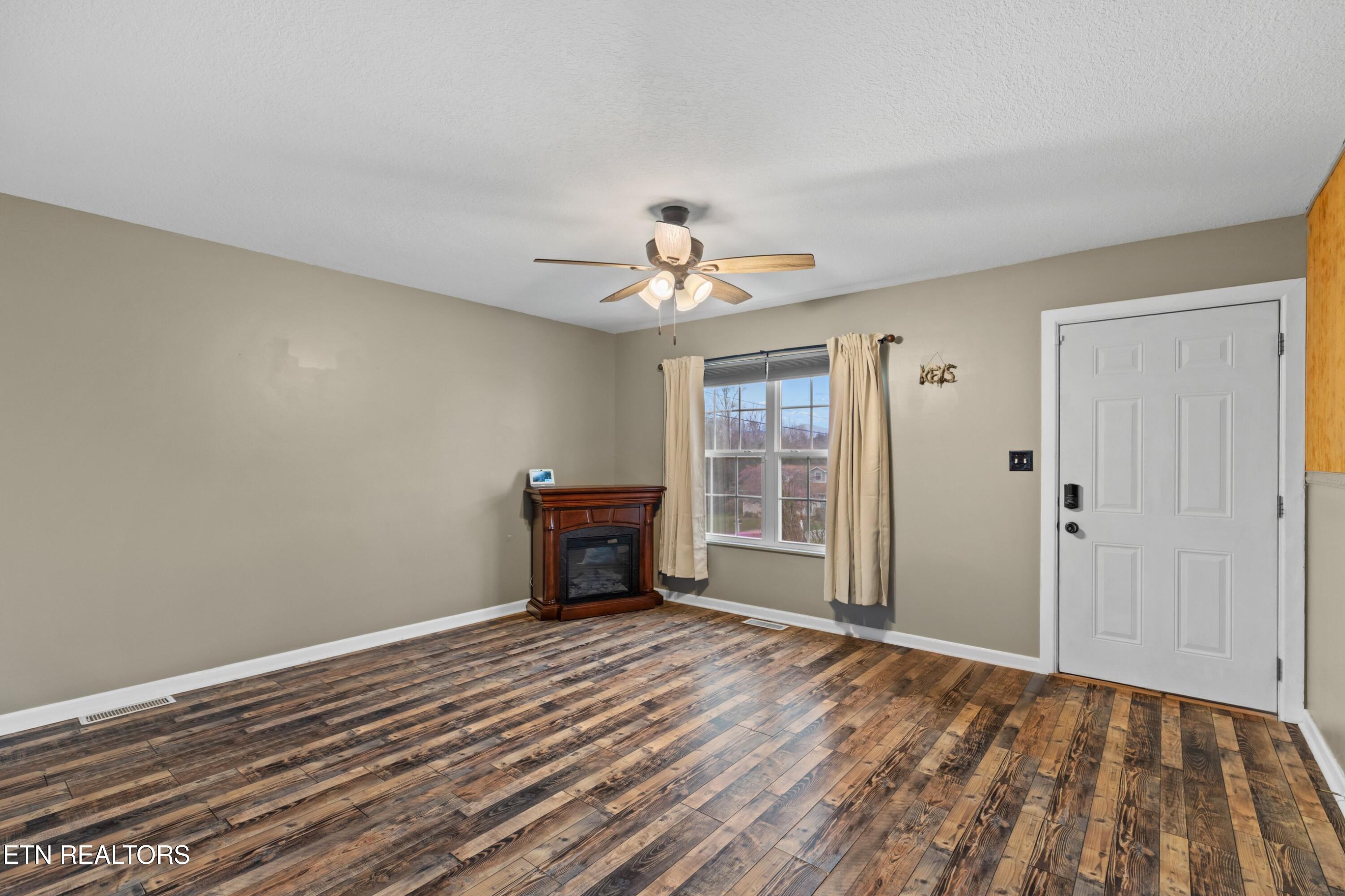 202 Sandy Circle Lafollette TN 37766