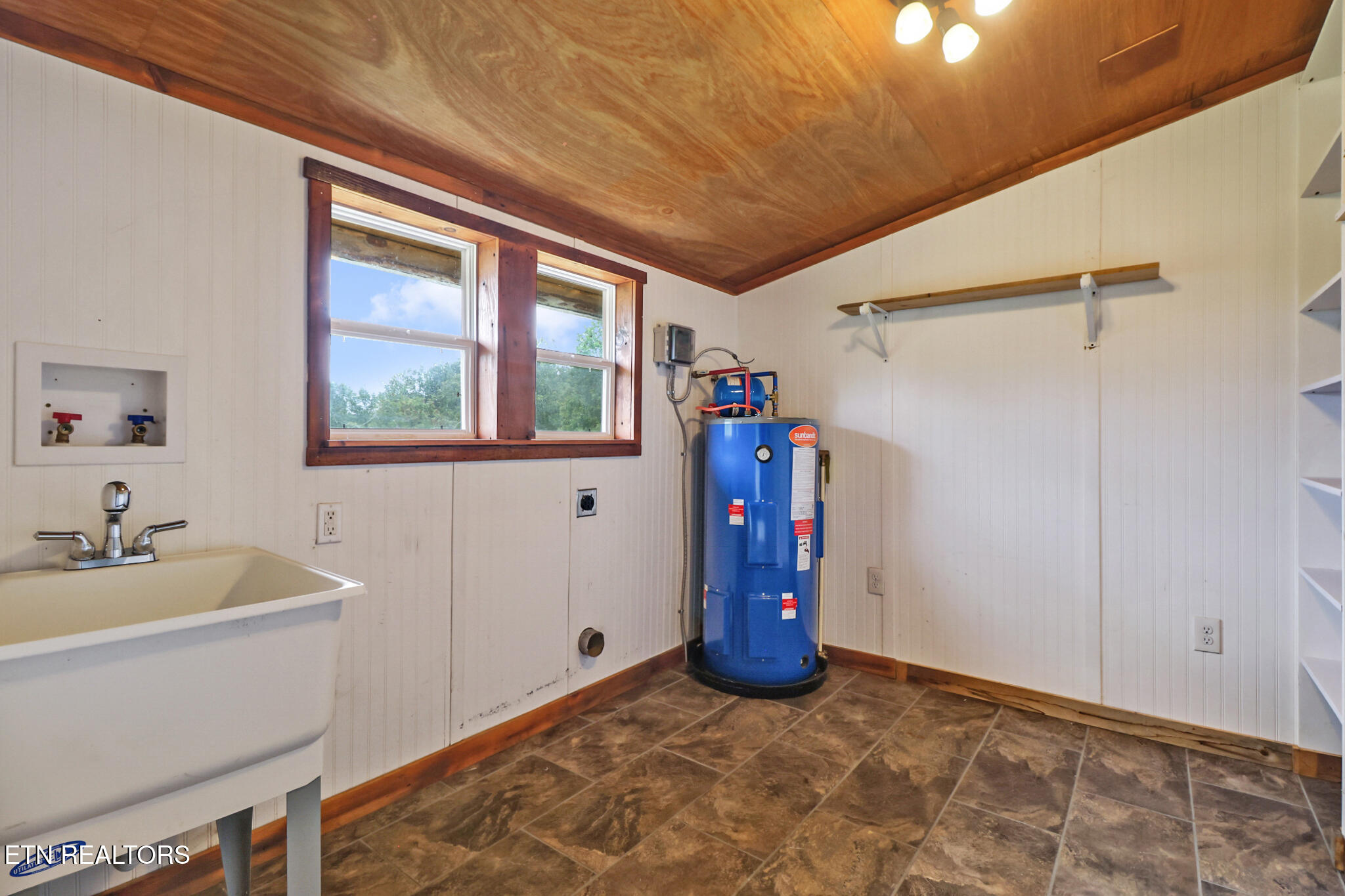 252 Carlie Lane Deer Lodge TN 37726