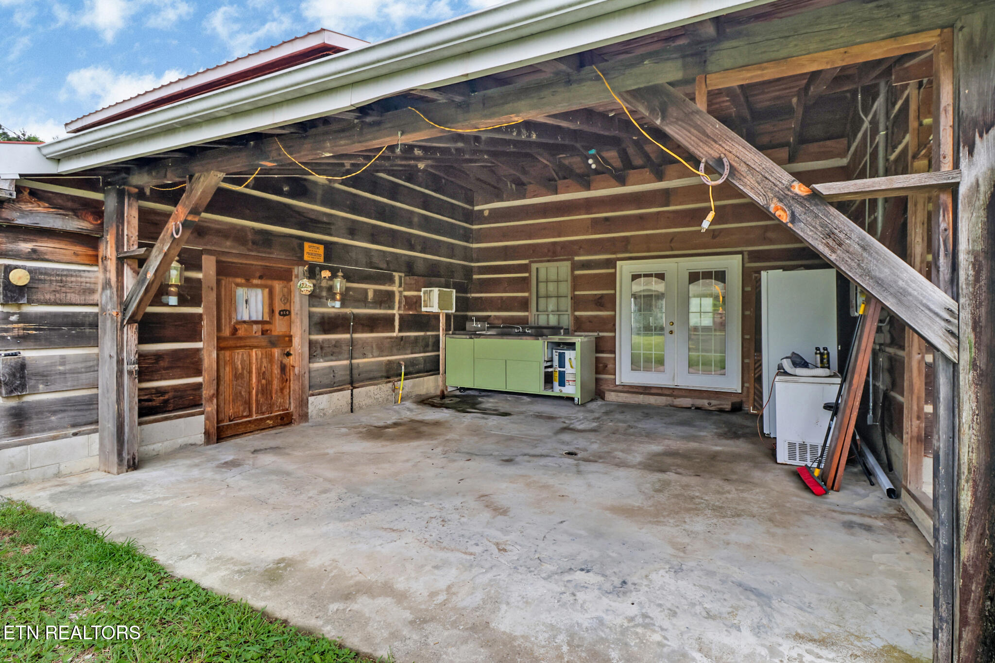252 Carlie Lane Deer Lodge TN 37726