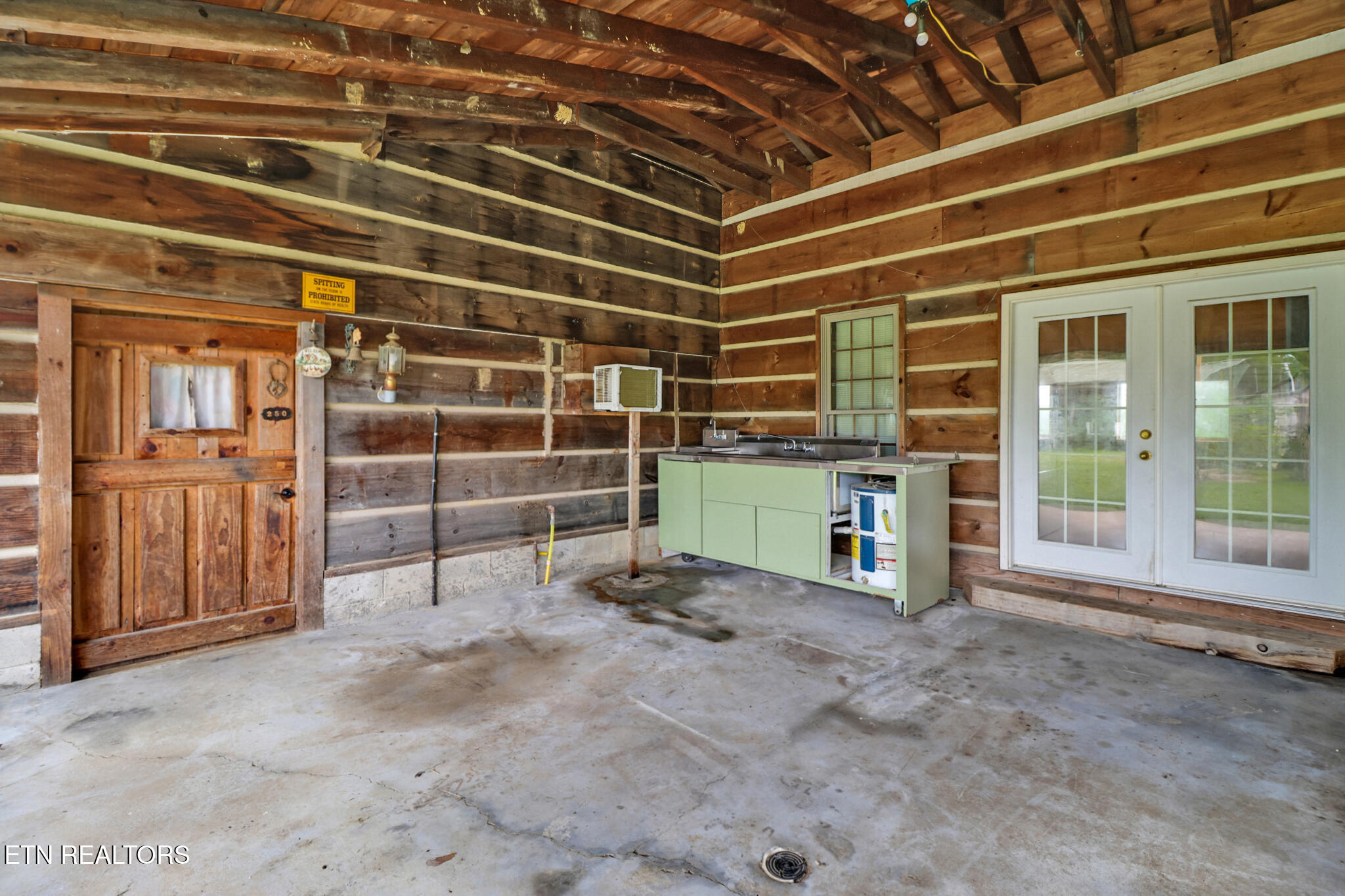 252 Carlie Lane Deer Lodge TN 37726