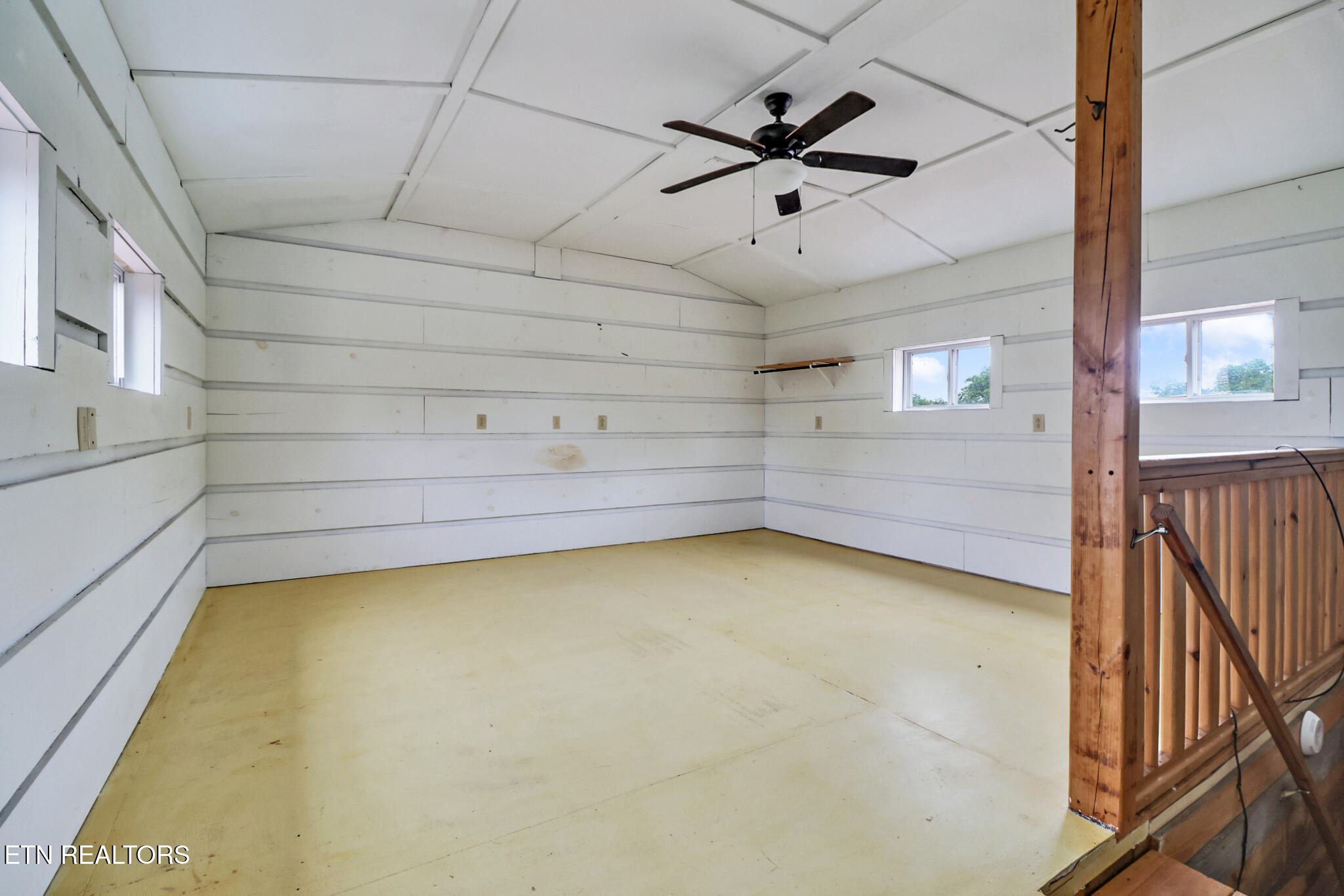 252 Carlie Lane Deer Lodge TN 37726