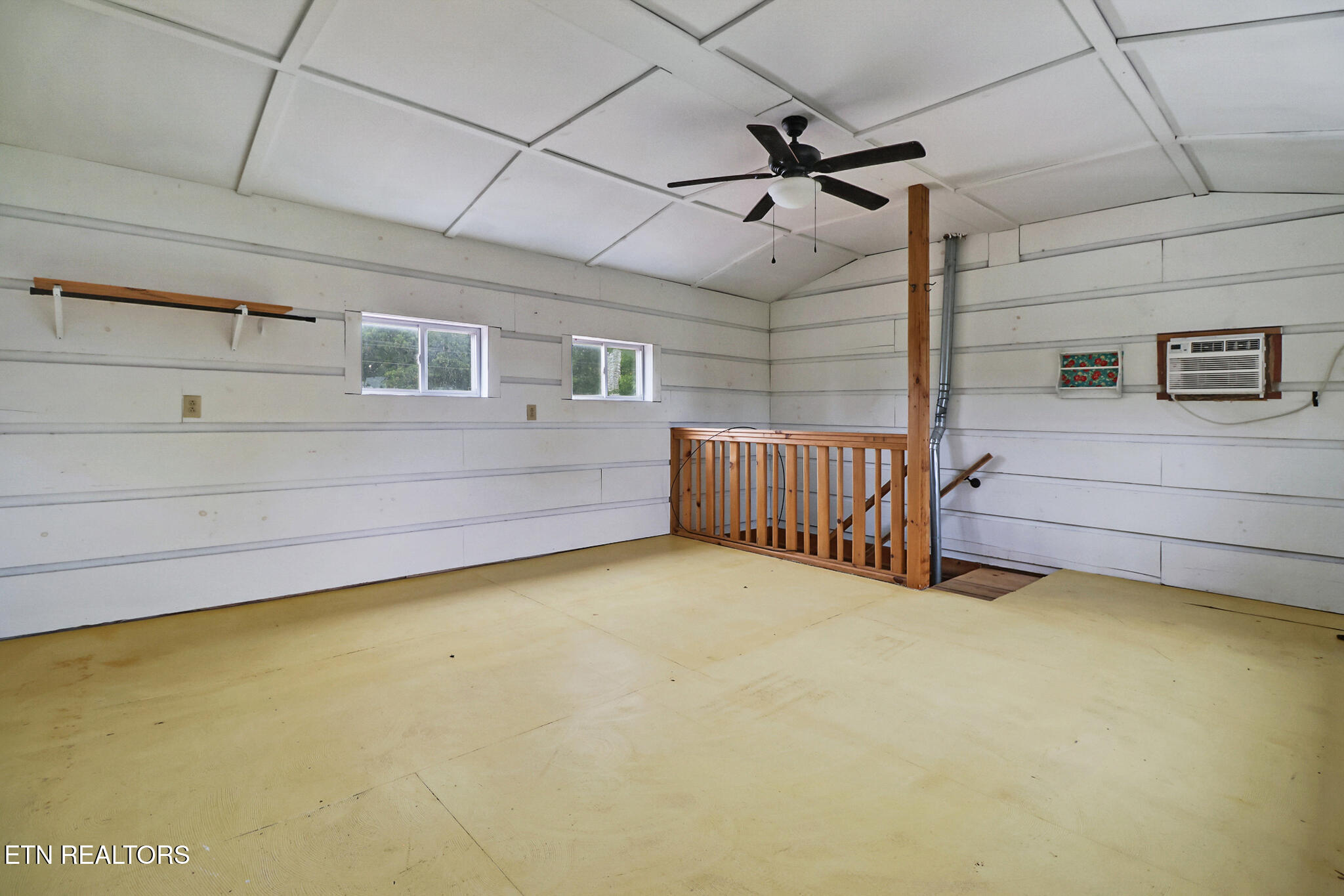 252 Carlie Lane Deer Lodge TN 37726