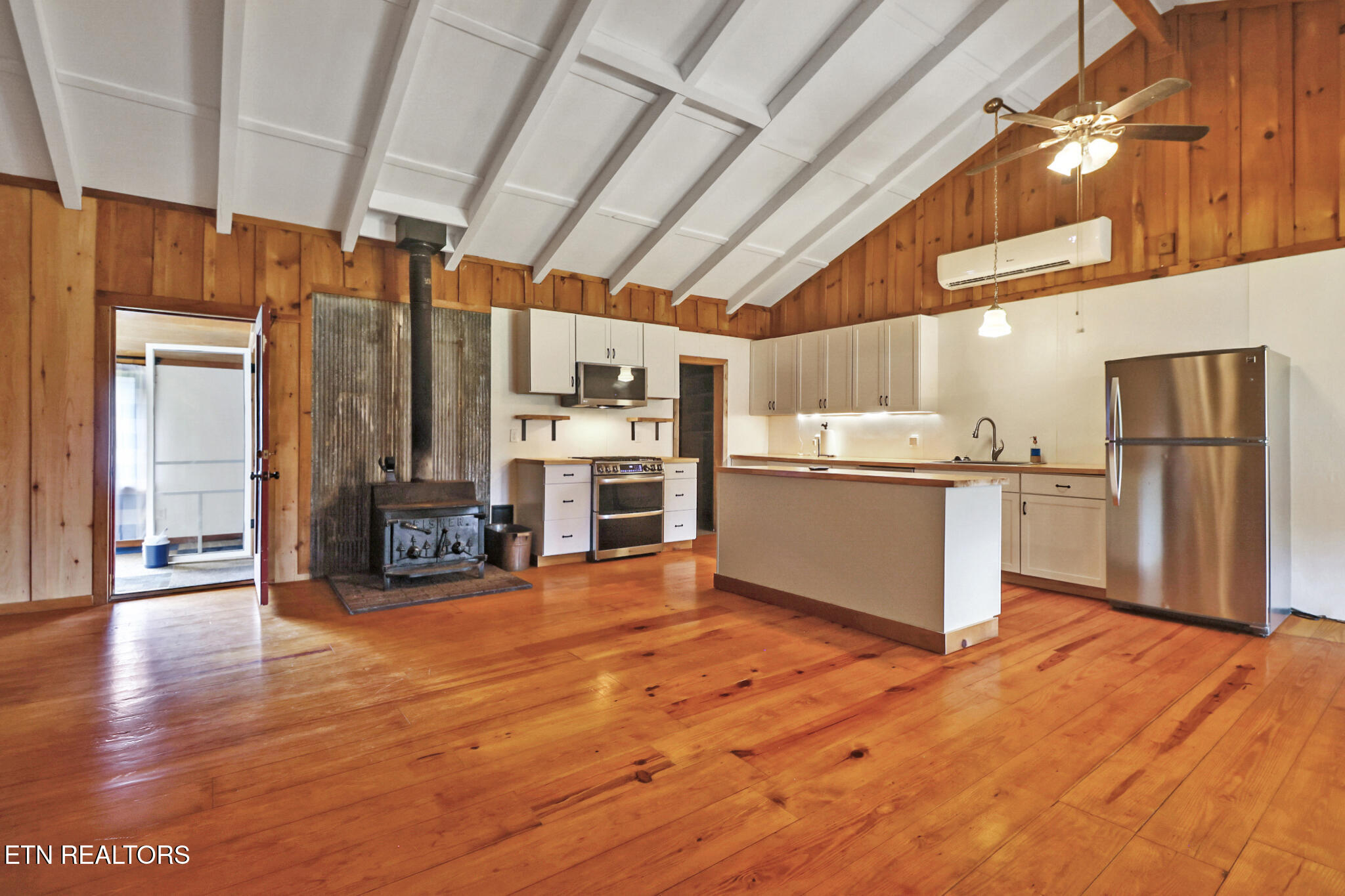252 Carlie Lane Deer Lodge TN 37726