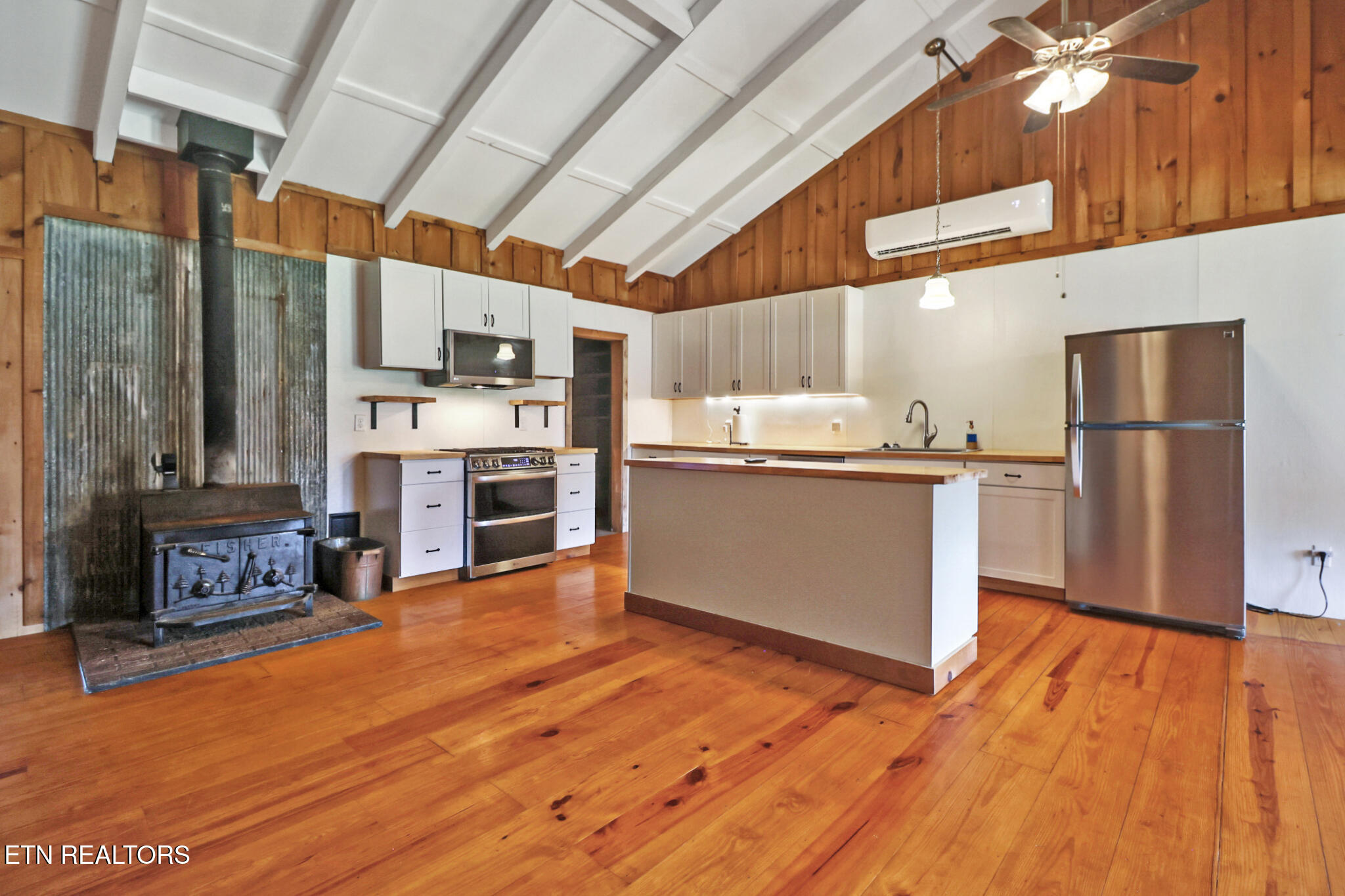 252 Carlie Lane Deer Lodge TN 37726