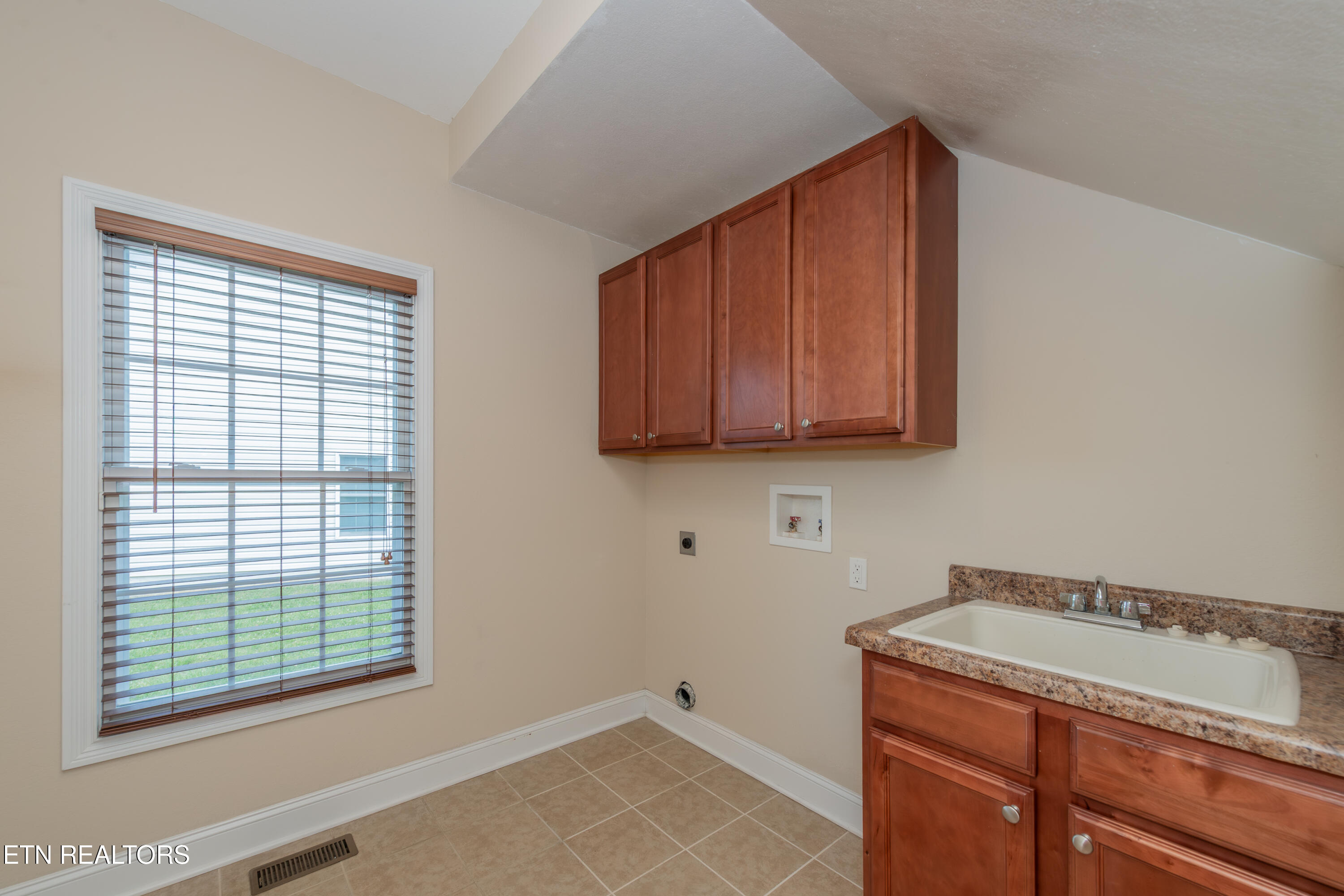 3719 Locustwood Way Knoxville TN 37921