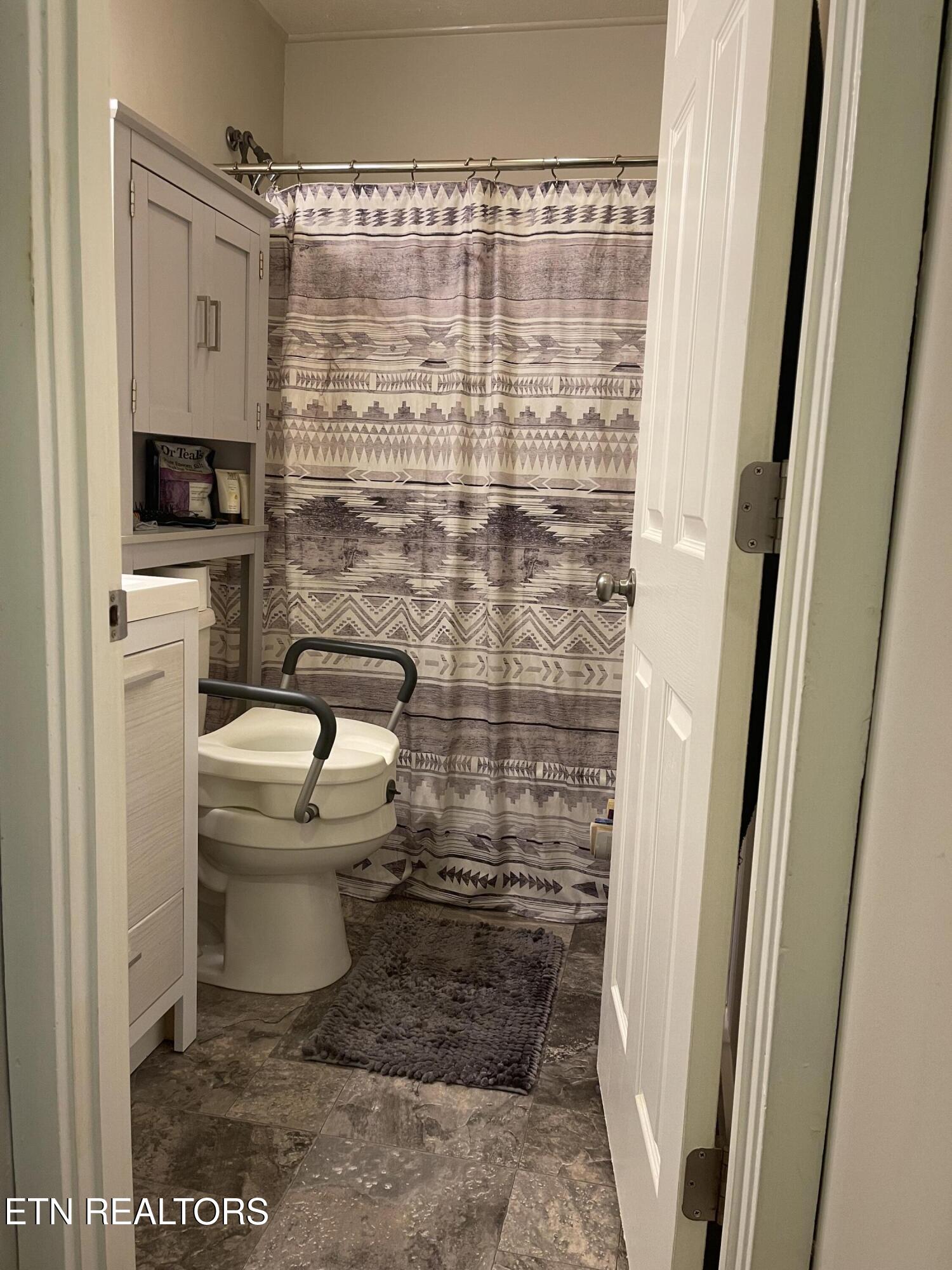 105 E Passmore Lane Oak Ridge TN 37830