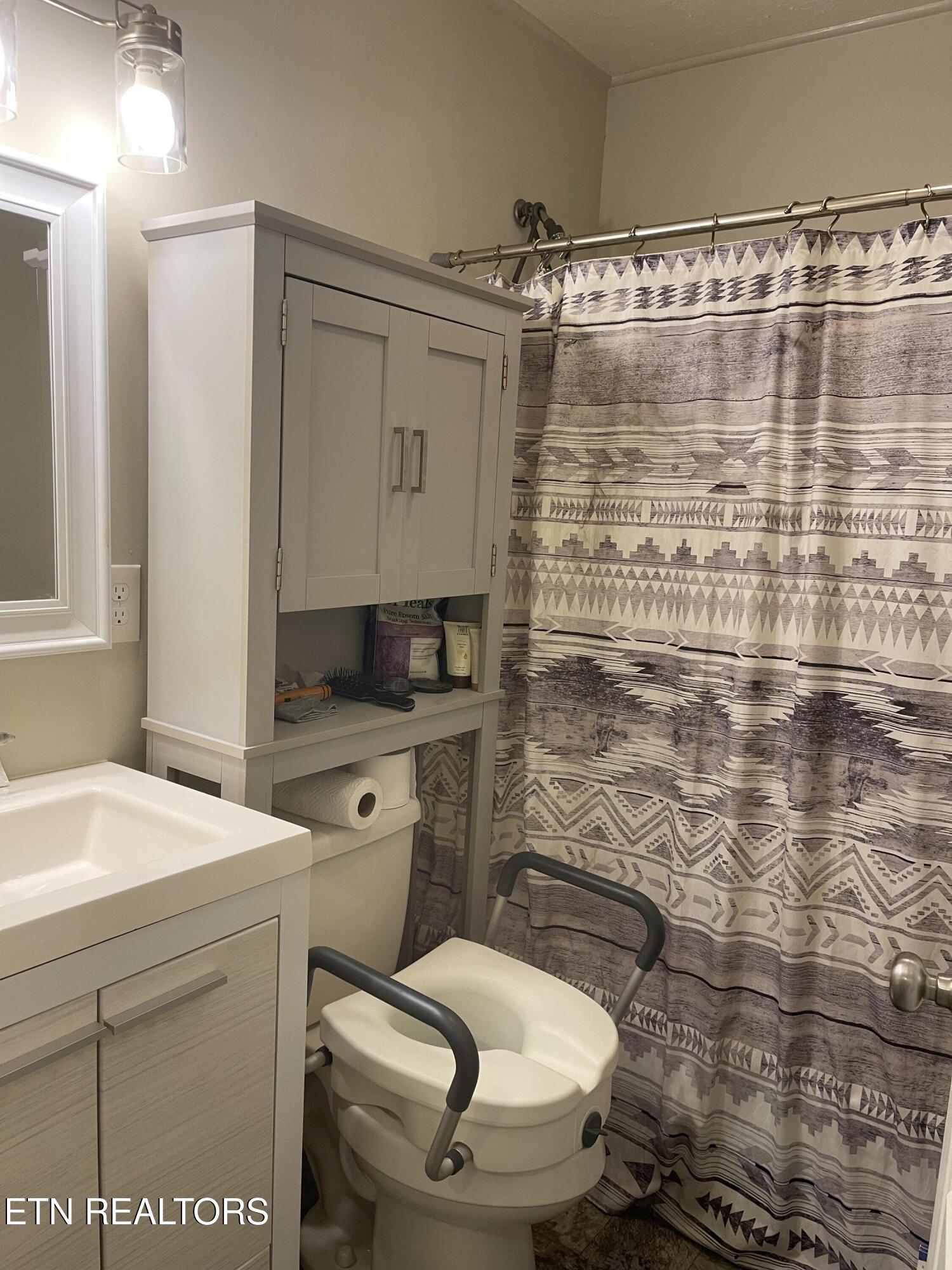 105 E Passmore Lane Oak Ridge TN 37830