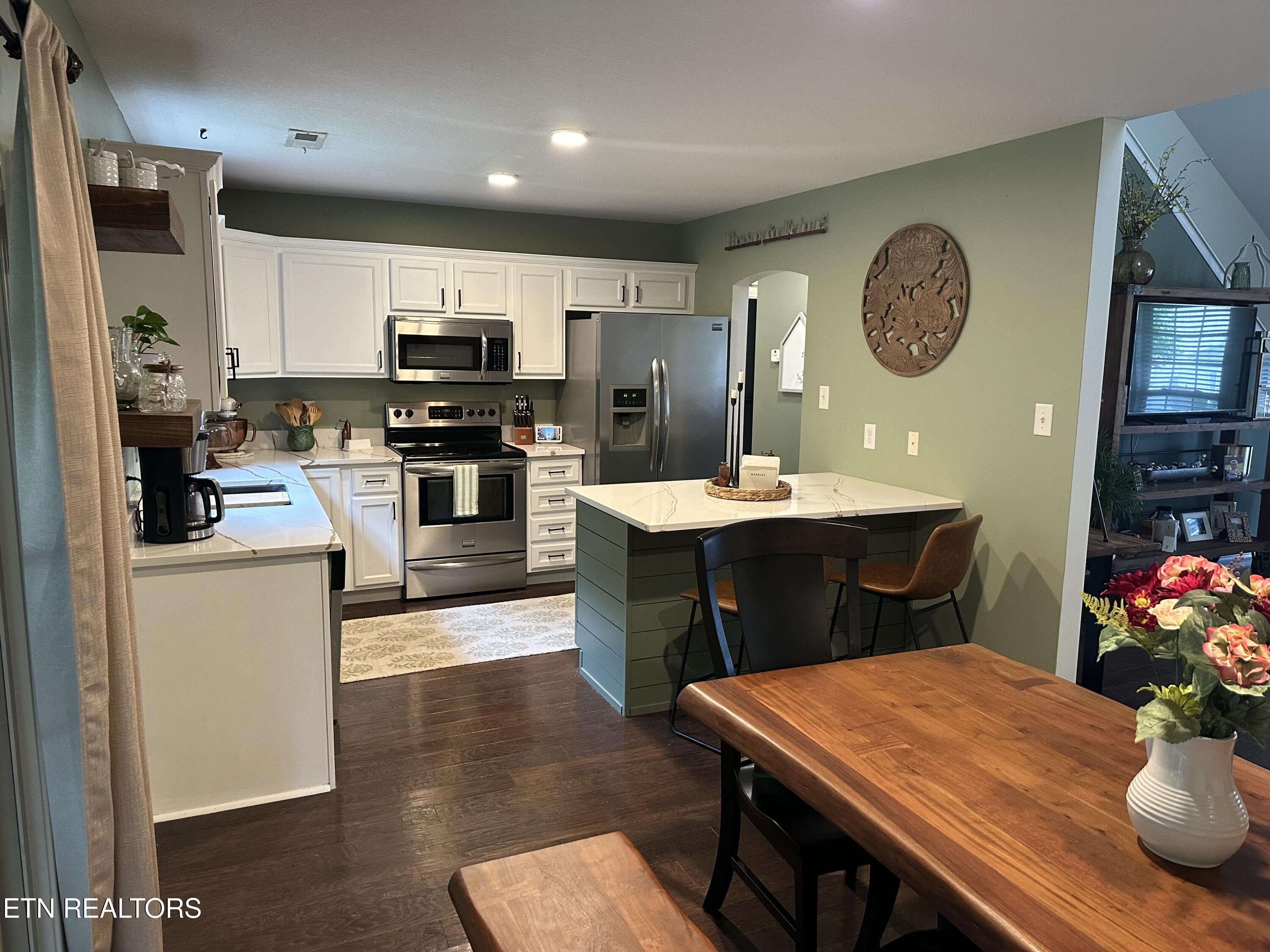 1956 Mahogany Wood Trail Knoxville TN 37920