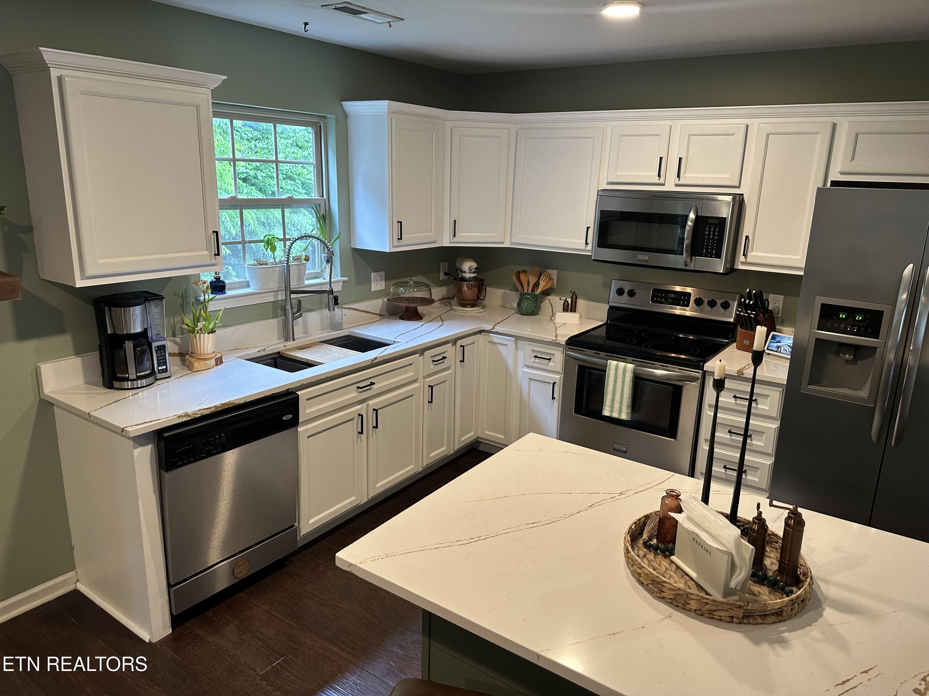 1956 Mahogany Wood Trail Knoxville TN 37920