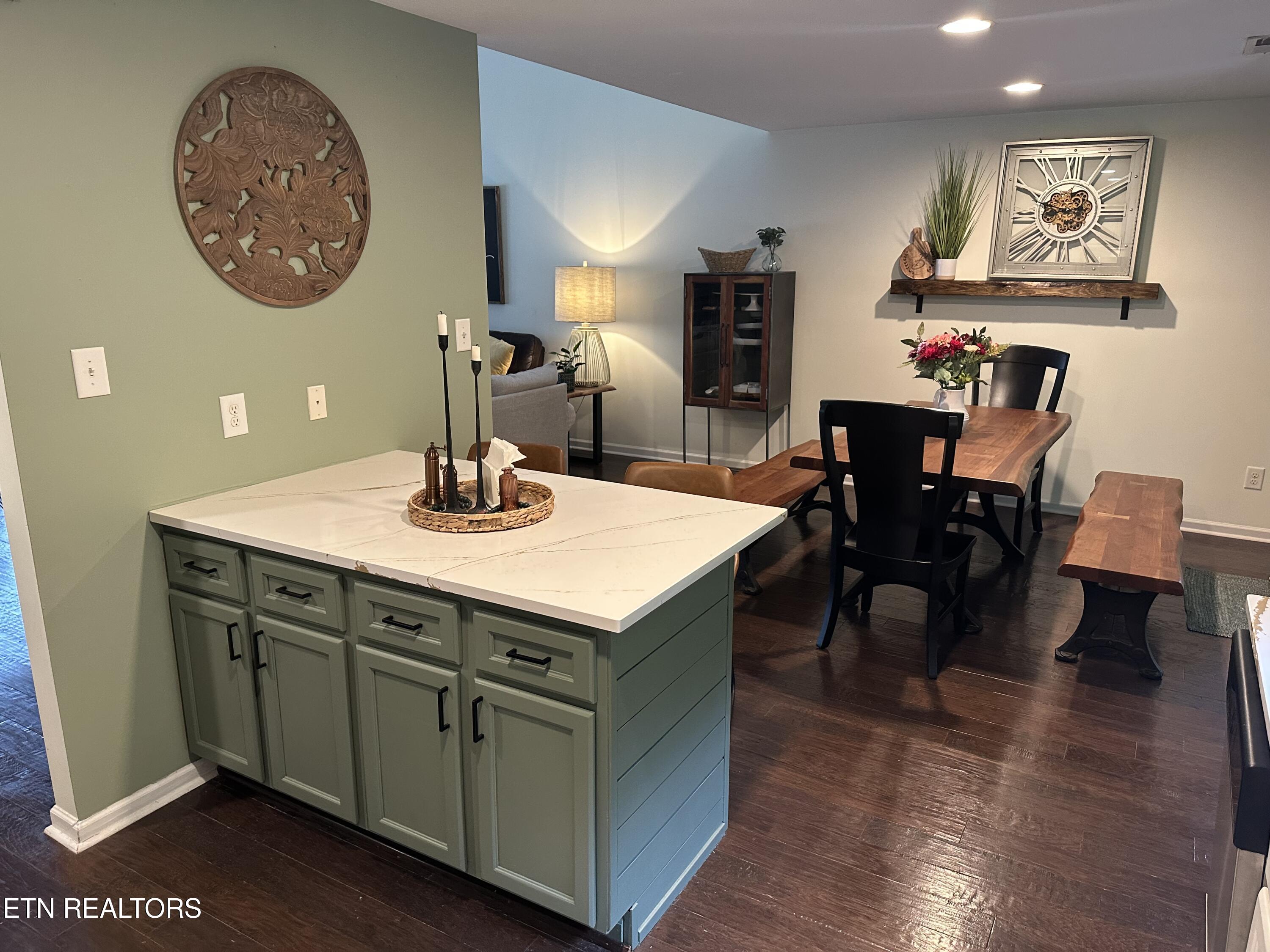 1956 Mahogany Wood Trail Knoxville TN 37920