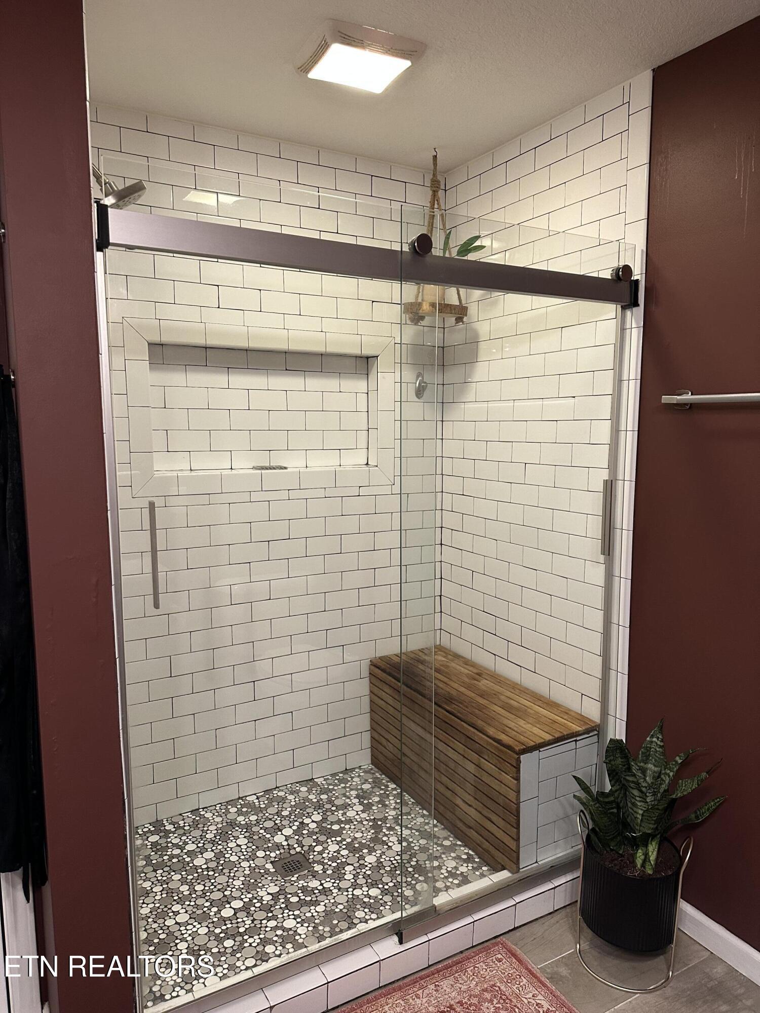 1956 Mahogany Wood Trail Knoxville TN 37920