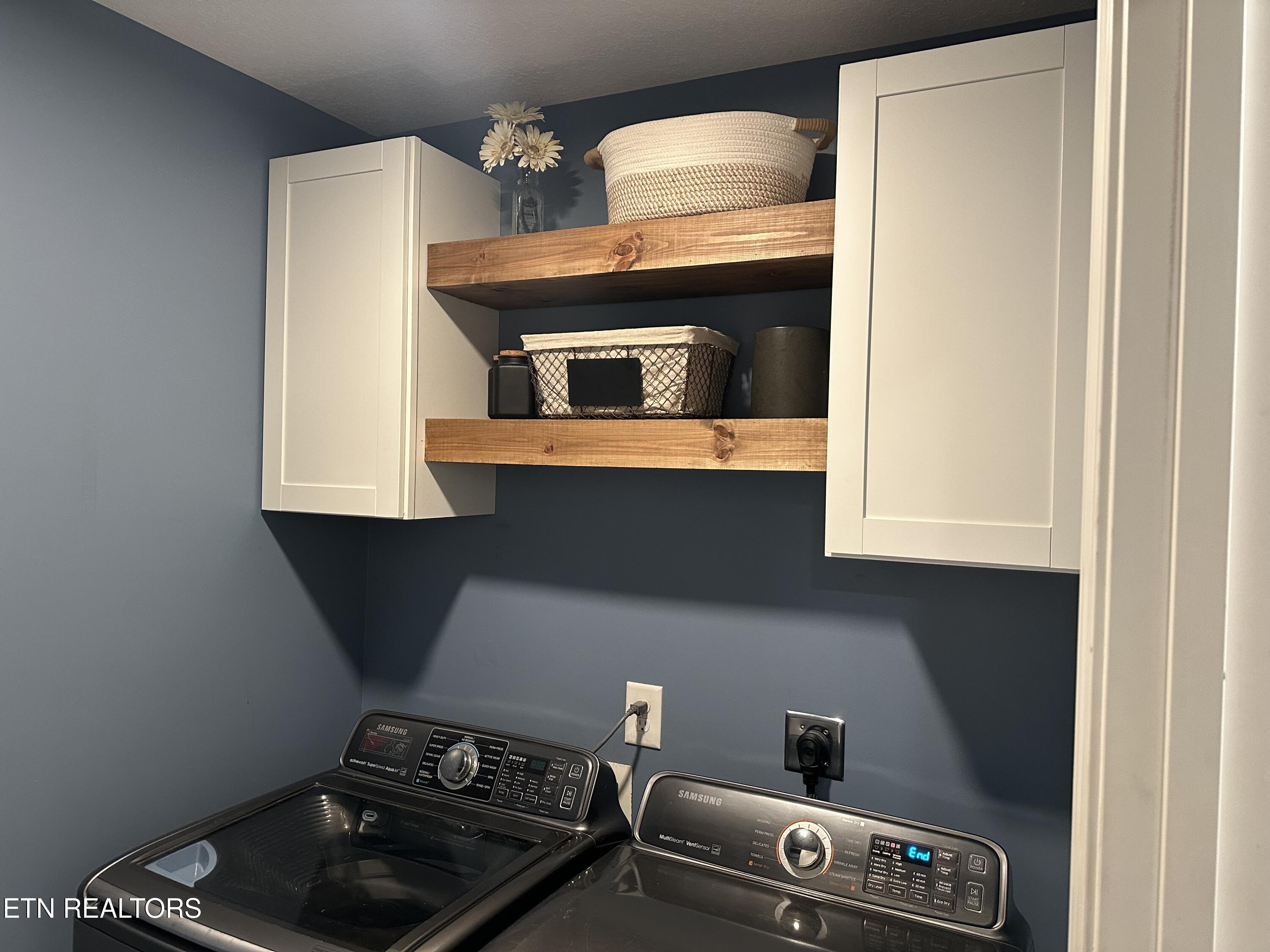1956 Mahogany Wood Trail Knoxville TN 37920