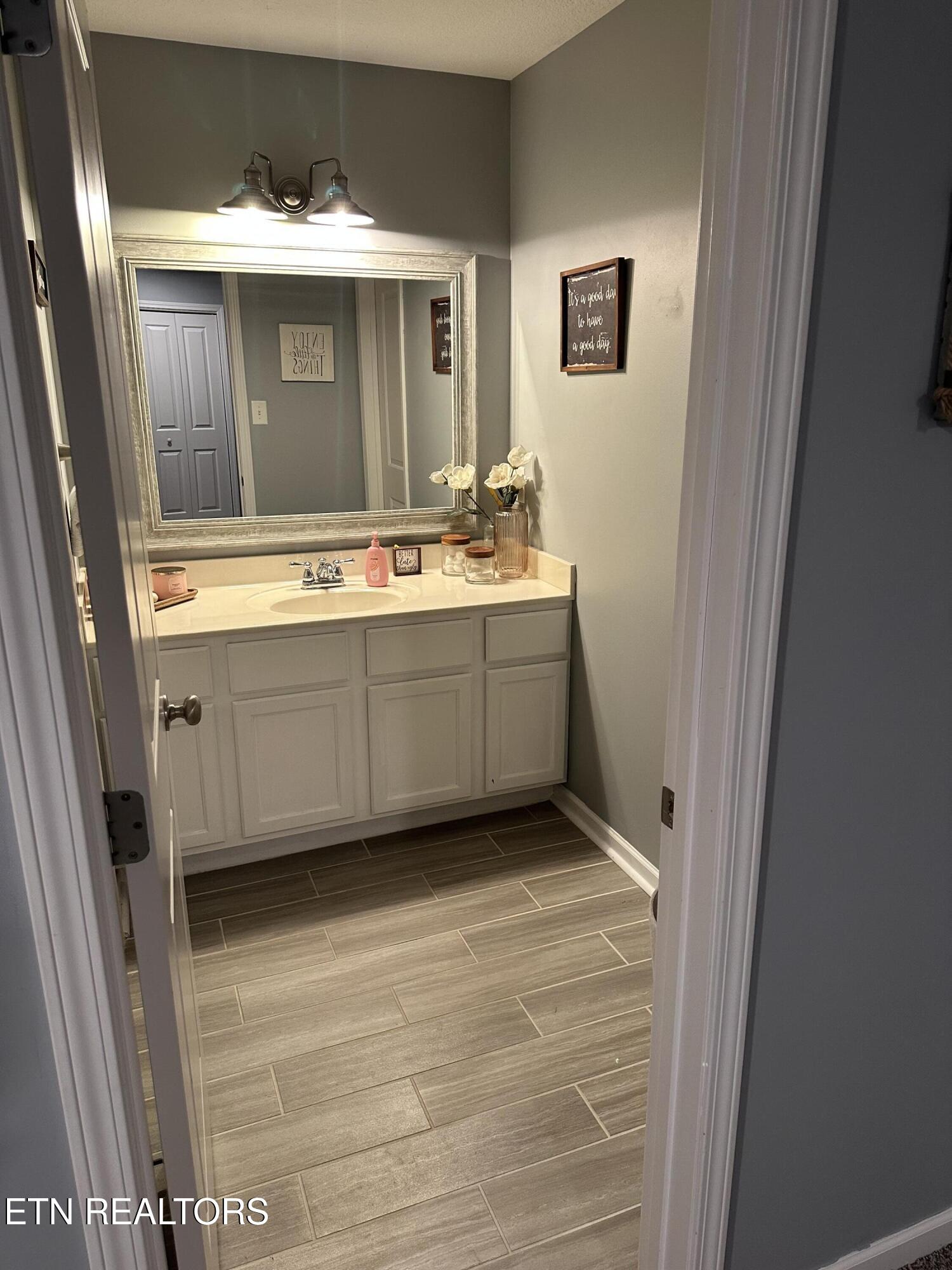 1956 Mahogany Wood Trail Knoxville TN 37920