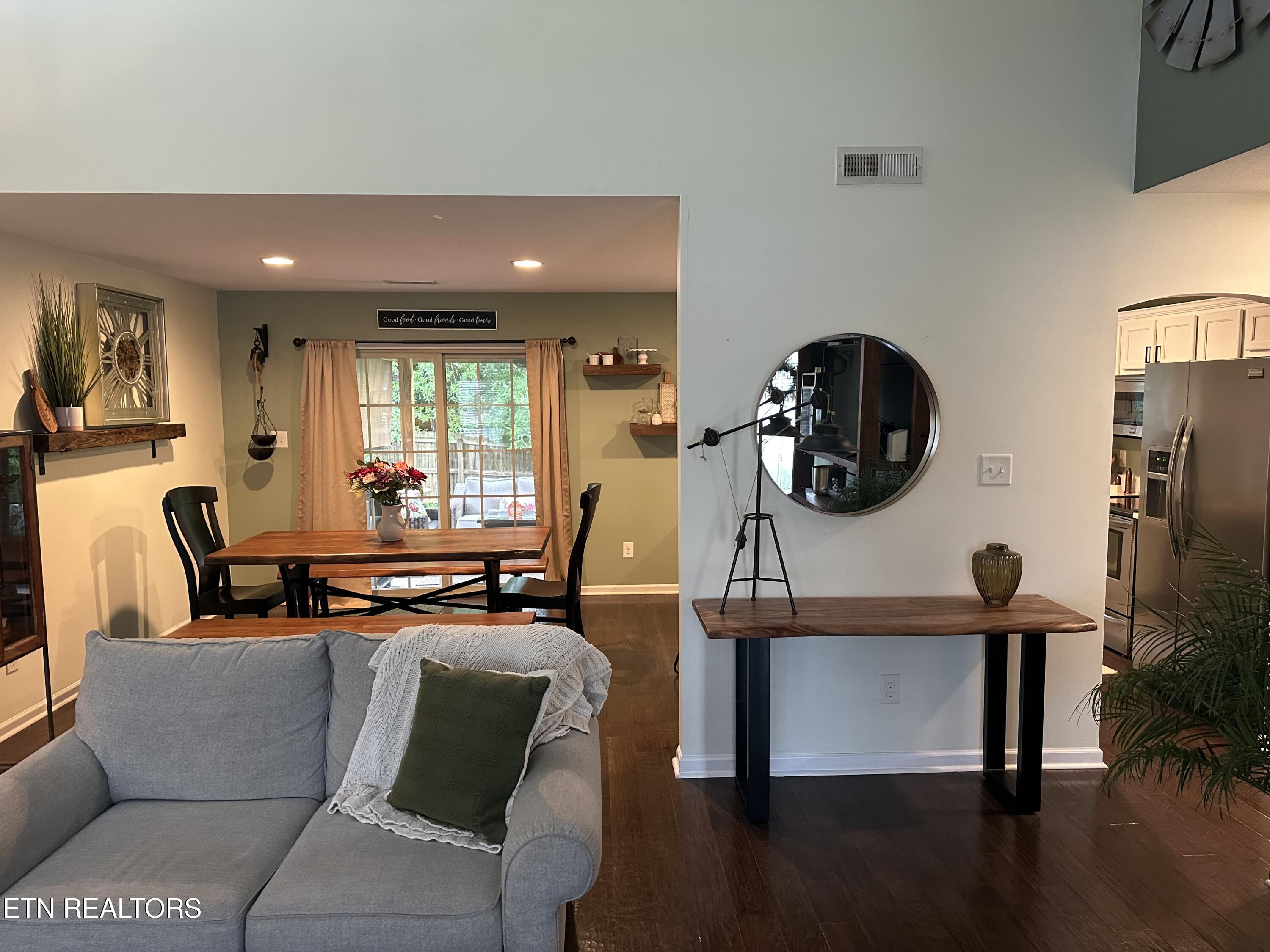 1956 Mahogany Wood Trail Knoxville TN 37920