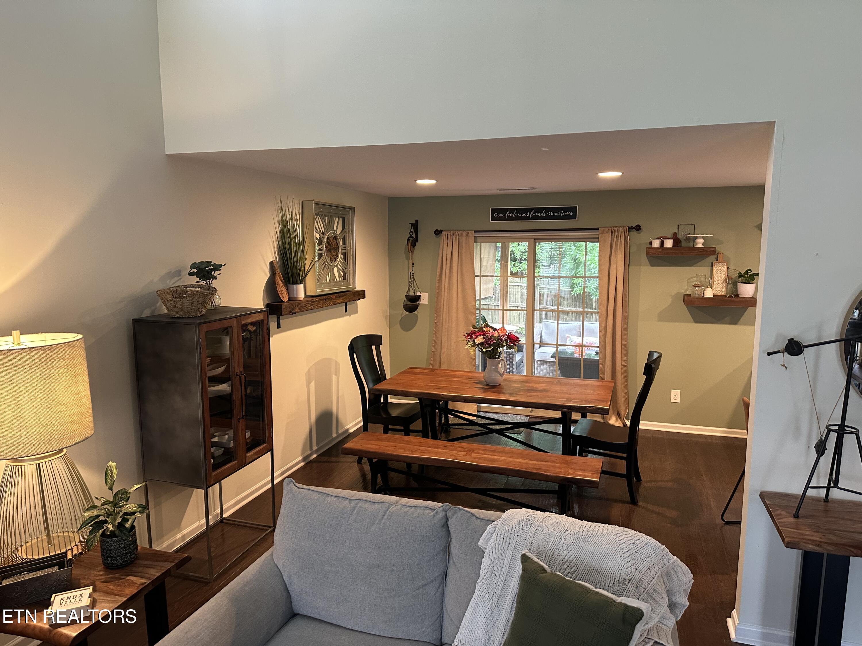 1956 Mahogany Wood Trail Knoxville TN 37920